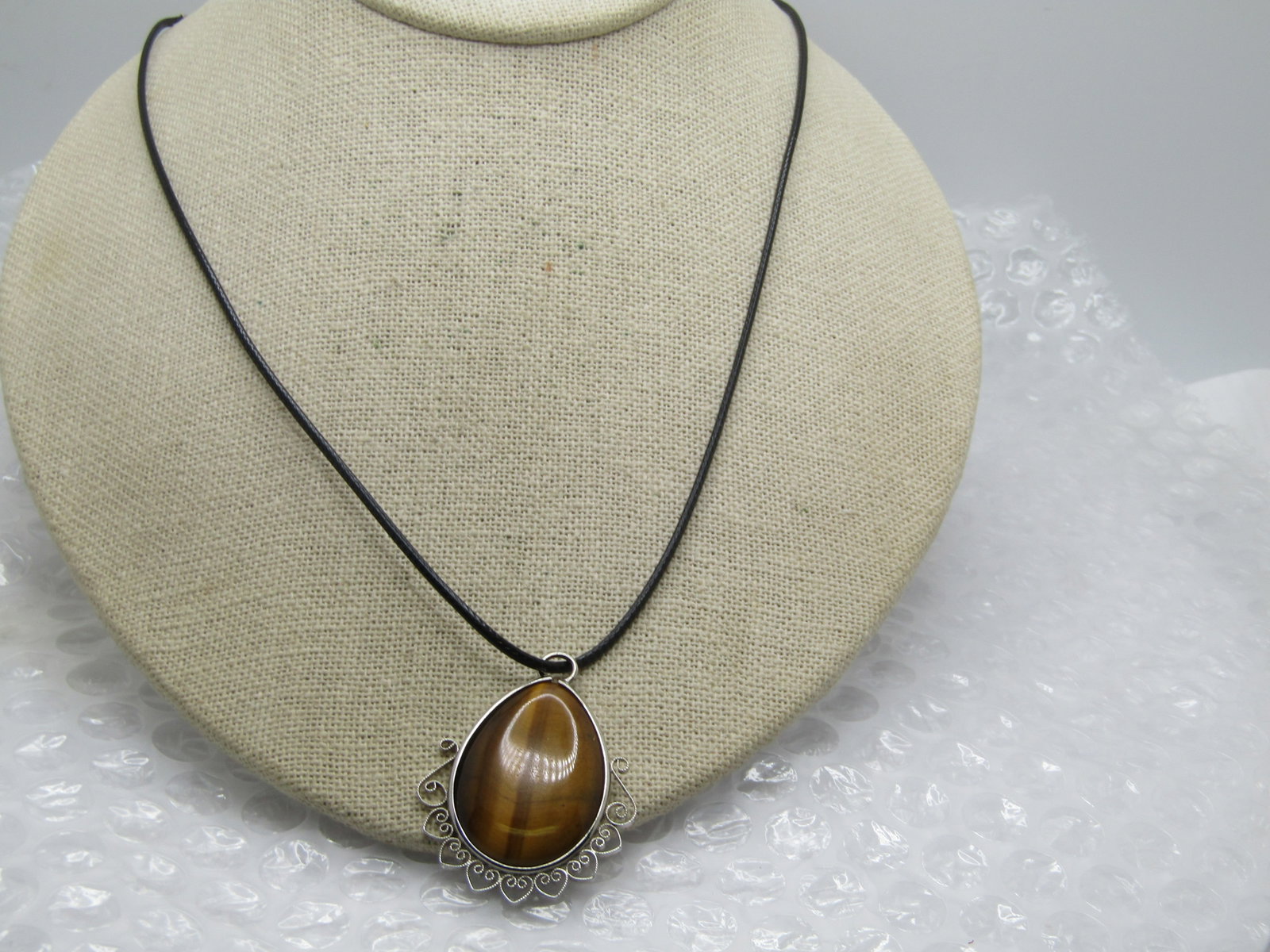 Vintage Tiger's Eye Southwestern Scrolled Necklace, 20": Title: Vintage Tiger's Eye Southwestern Scrolled Necklace, 20" Description: Vintage Tiger's Eye Southwestern Scrolled Necklace, 20". The metal is a bright silver tone metal with heart scrolls around