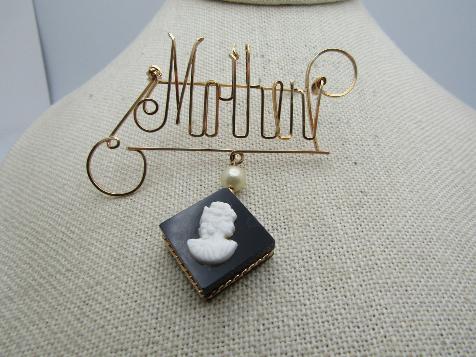 Vintage Mother Cameo Brooch, 1950's-1960's - 3