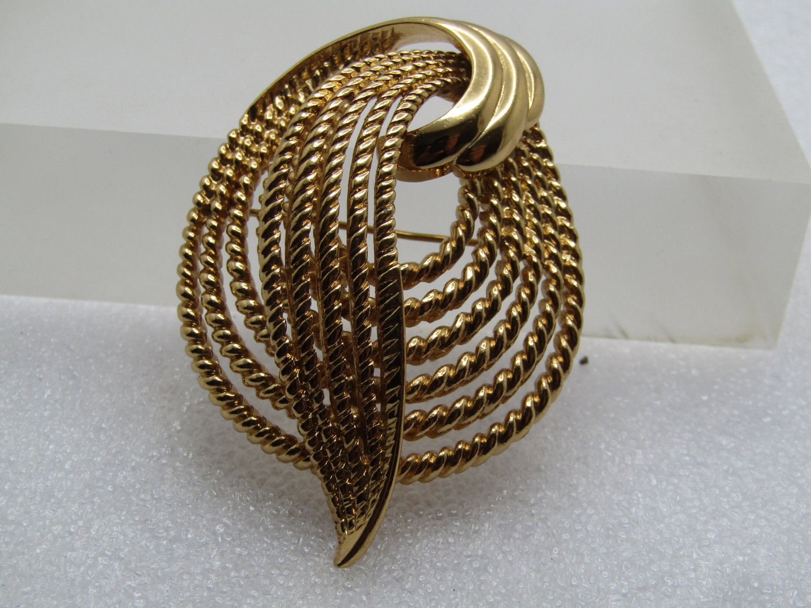 Vintage Monet Looped Bow Brooch, Multi-Strand Design, 1960's-1970's: Title: Vintage Monet Looped Bow Brooch, Multi-Strand Design, 1960's-1970's Description: Vintage Monet Looped Bow, Multi-Strand Design, 1960's-1970's. Gold tone with rope accent bands, six on the botto