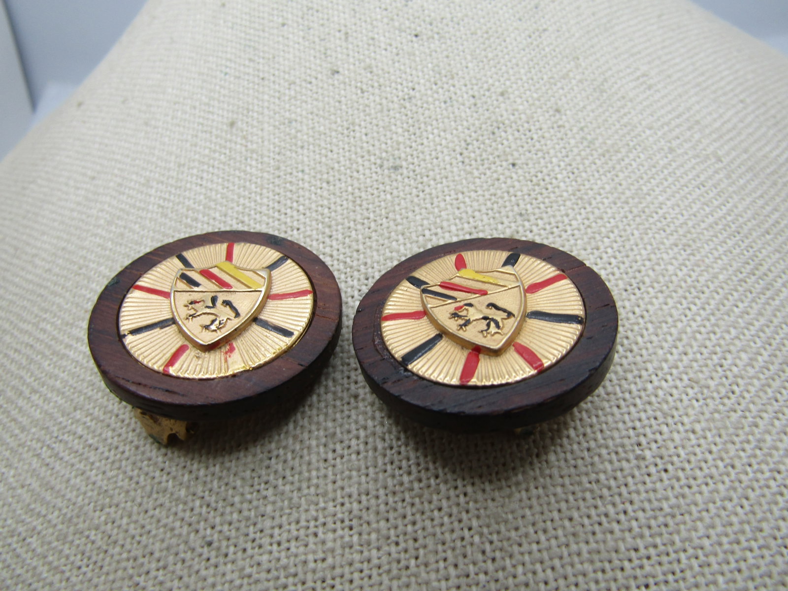 Vintage Heraldic Shield Enameled Cufflinks, Signed Kramer, 1960's (1 of 5)