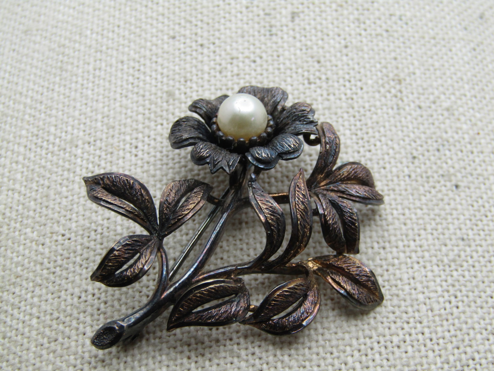 Vintage Floral Stem and Faux Pearl Brooch, Trombone Clasp. Post Mid-Century. Signed with a star - 2