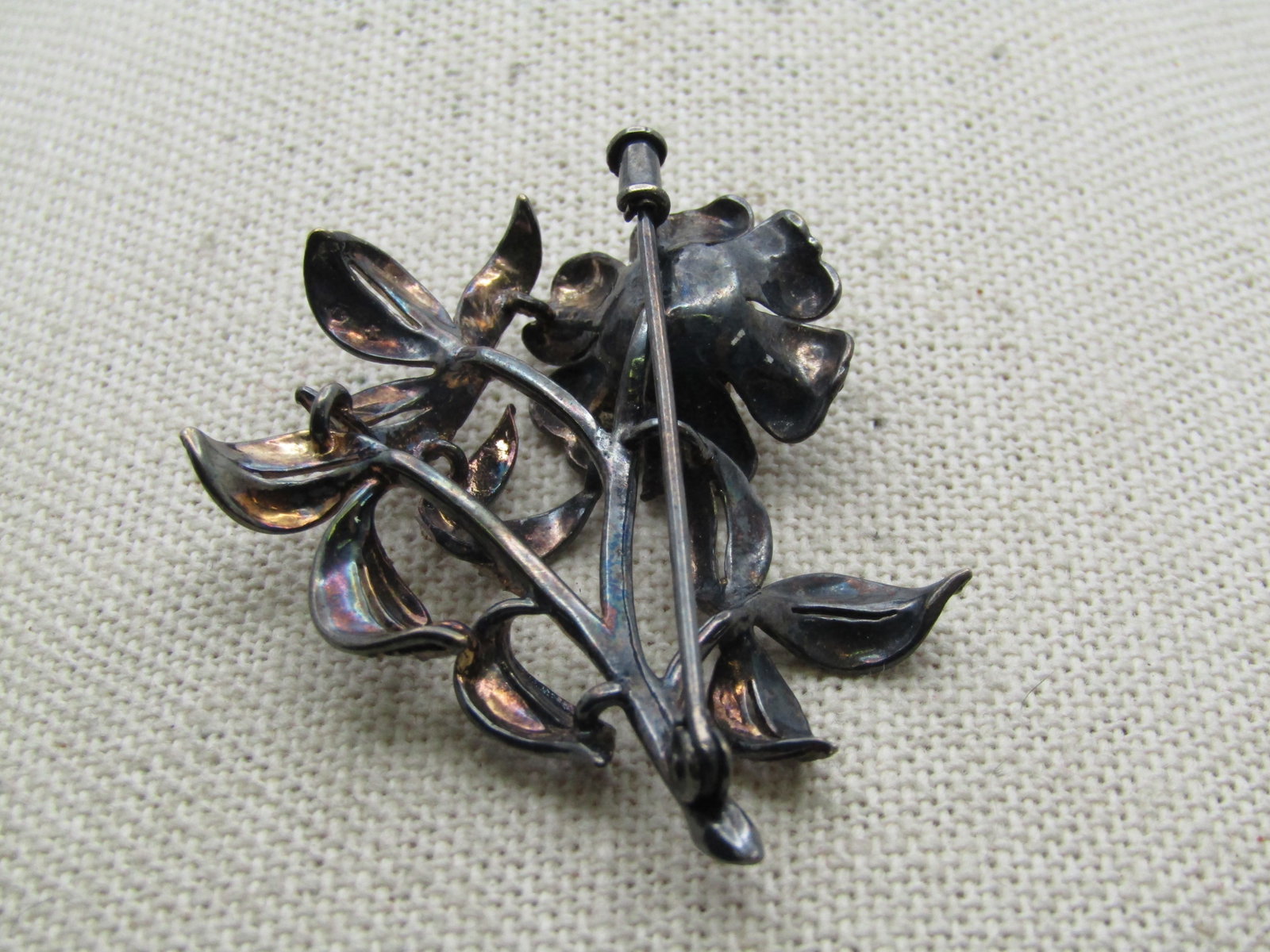 Vintage Floral Stem and Faux Pearl Brooch, Trombone Clasp. Post Mid-Century. Signed with a star - 5