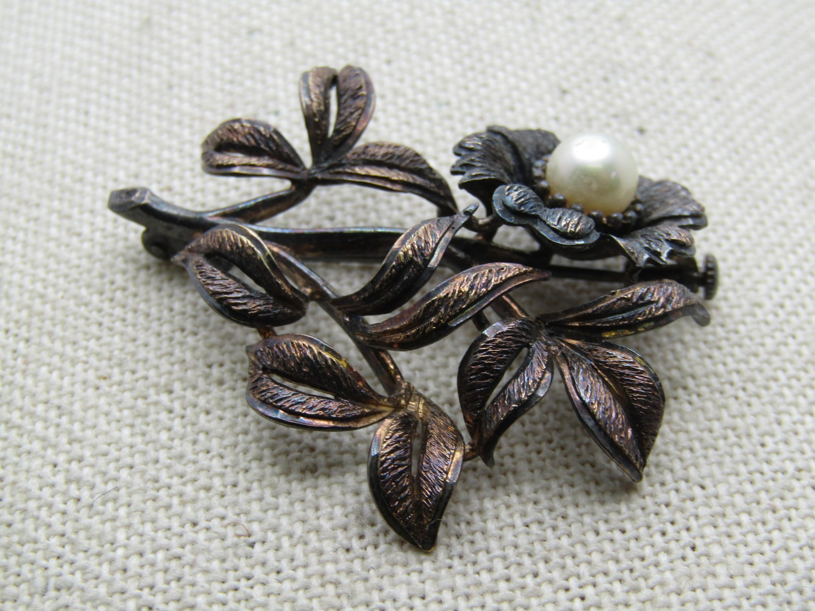 Vintage Floral Stem and Faux Pearl Brooch, Trombone Clasp. Post Mid-Century. Signed with a star - 6
