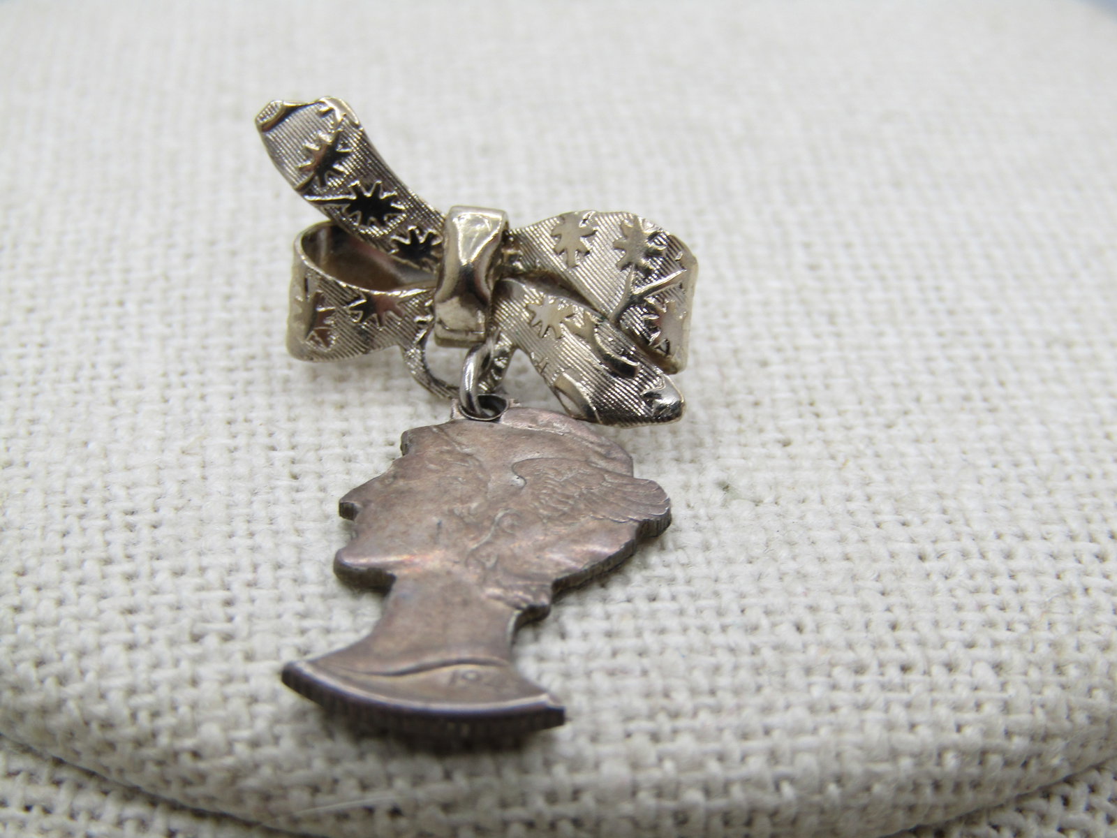 Vintage Silver Carved Mercury Dime Bow Brooch, 1943 - 2