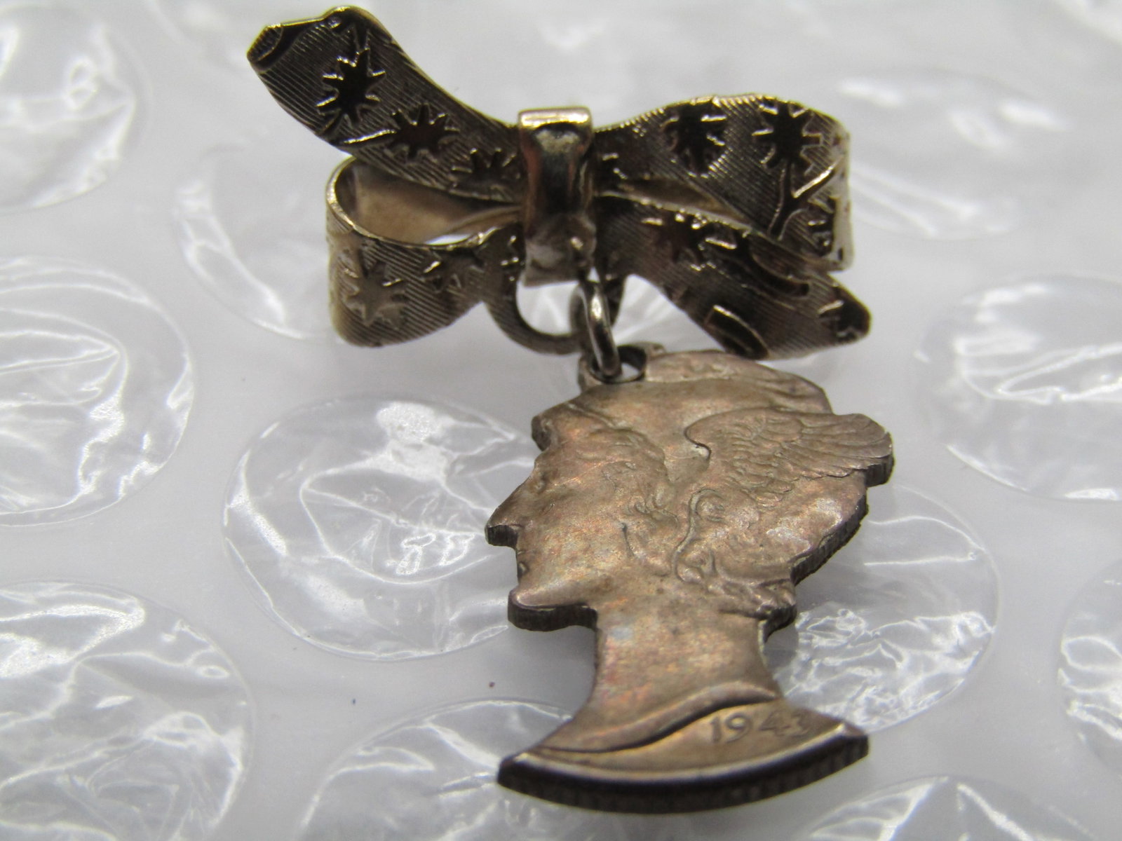 Vintage Silver Carved Mercury Dime Bow Brooch, 1943 - 5