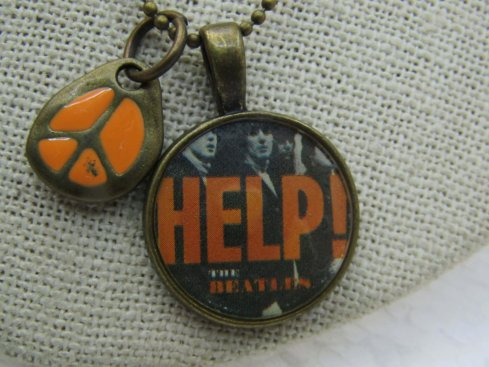 Vintage Peace Beatle's Help Necklace by Jasmine, New on Card - 4