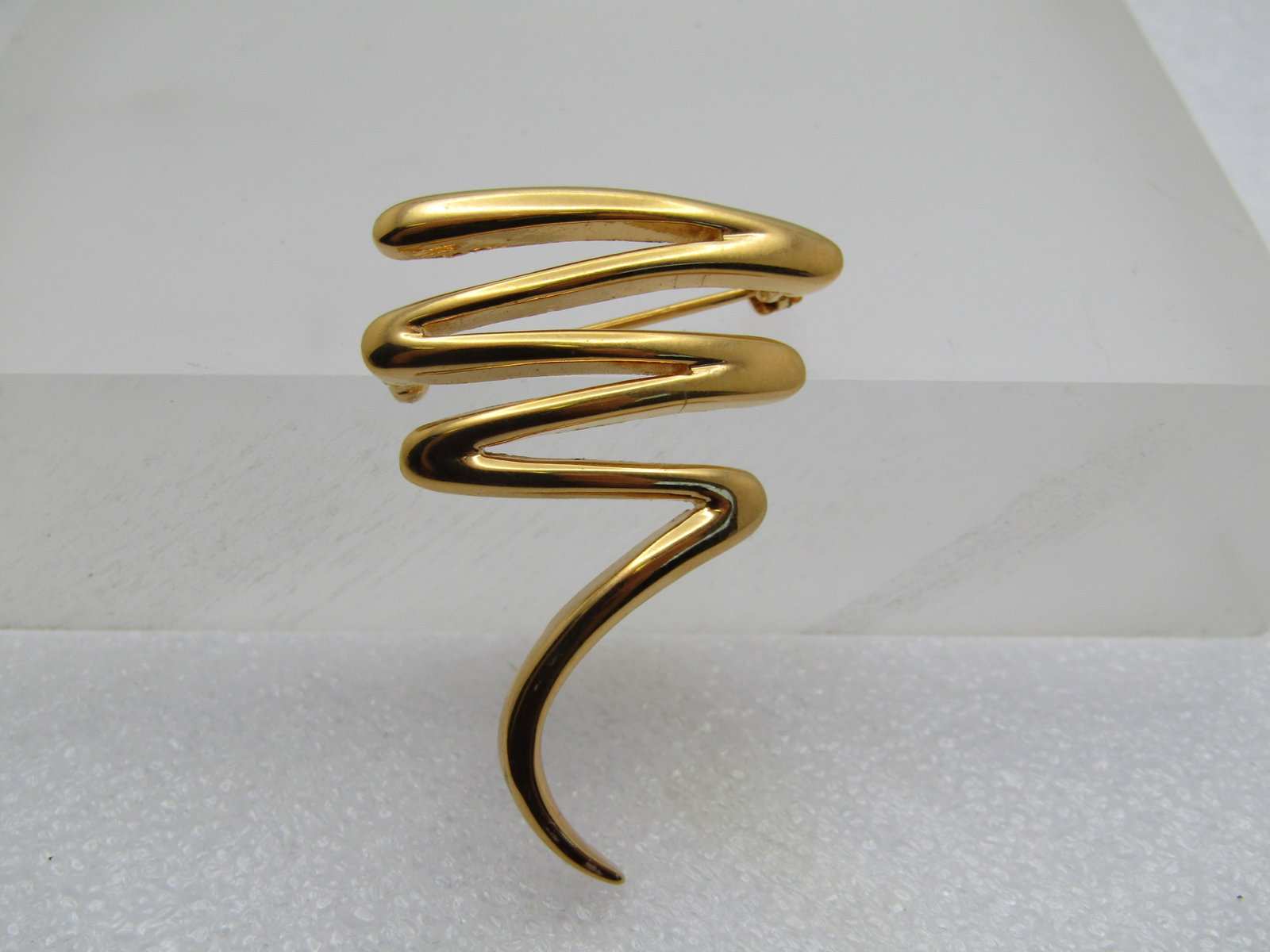 Vintage Gold Tone Scribble Brooch, 1980's-1990's, Signed AFJ: Title: Vintage Gold Tone Scribble Brooch, 1980's-1990's, Signed AFJ Description: Vintage Gold Tone Scribble Brooch, 1980's-1990's, Signed AFJ and marked Taiwan. It is appx. 1.75" tall and 1-3/8" wide.