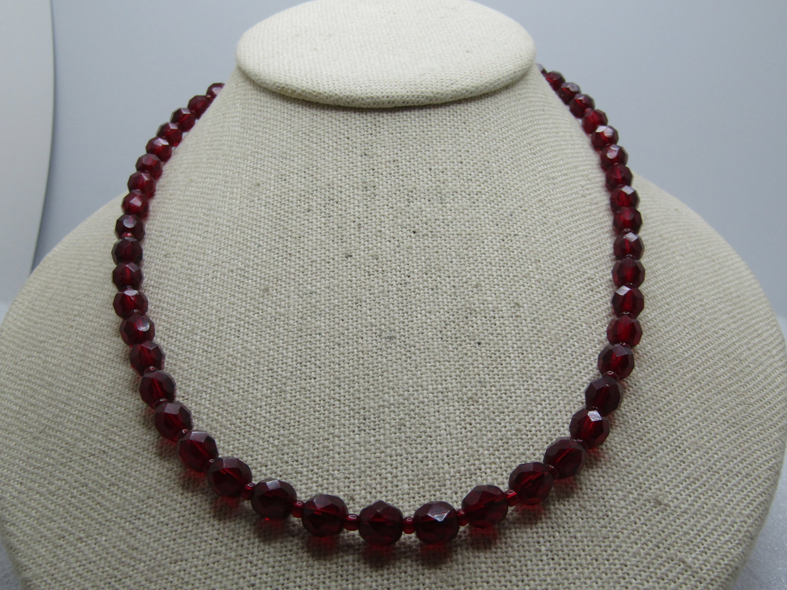 Vintage Red Faceted Beaded Necklace, 18", 1960's-1970's: Title: Vintage Red Faceted Beaded Necklace, 18", 1960's-1970's Description: Vintage Red Faceted Beaded Necklace, 18", 1960's-1970's. Appx. 6mm garnet red glass or crystal beads that hav a slightly lig