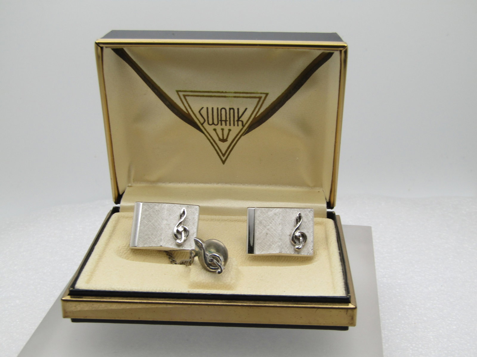 Vintage Swank Treble Clef Cufflinks/Tie Clasp Original Box, 1950's-1960's: Title: Vintage Swank Treble Clef Cufflinks/Tie Clasp Original Box, 1950's-1960's Description: Vintage Swank Treble Clef Cufflinks/Tie Clasp Original Box, 1950's-1960's. THey pieces are also signed Swa
