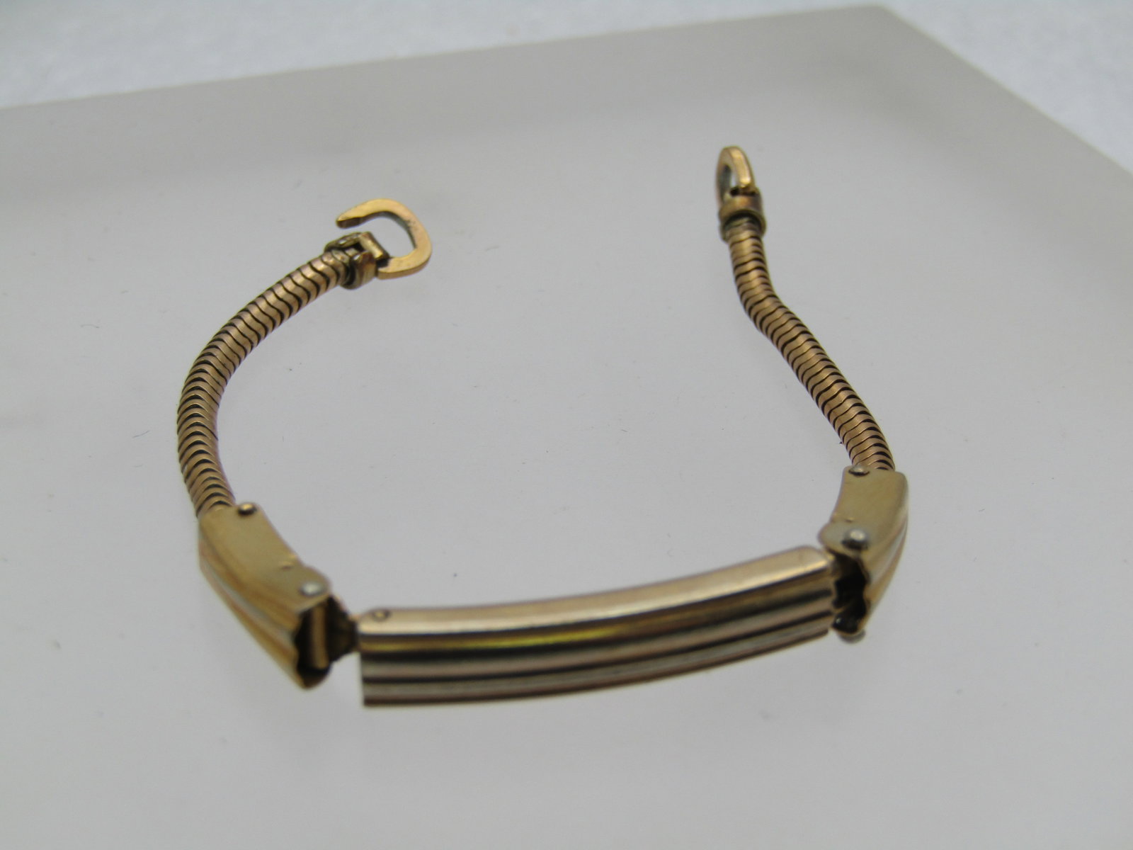 Vintage Kreisler Watch Band, 0.25 Gold Content: Title: Vintage Kreisler Watch Band, 0.25 Gold Content Description: Vintage Kreisler Watch Band, 0.25 Gold Content patent 2064760 (1930's). It is 5" round snake chain without the watch. Signed Kreisler