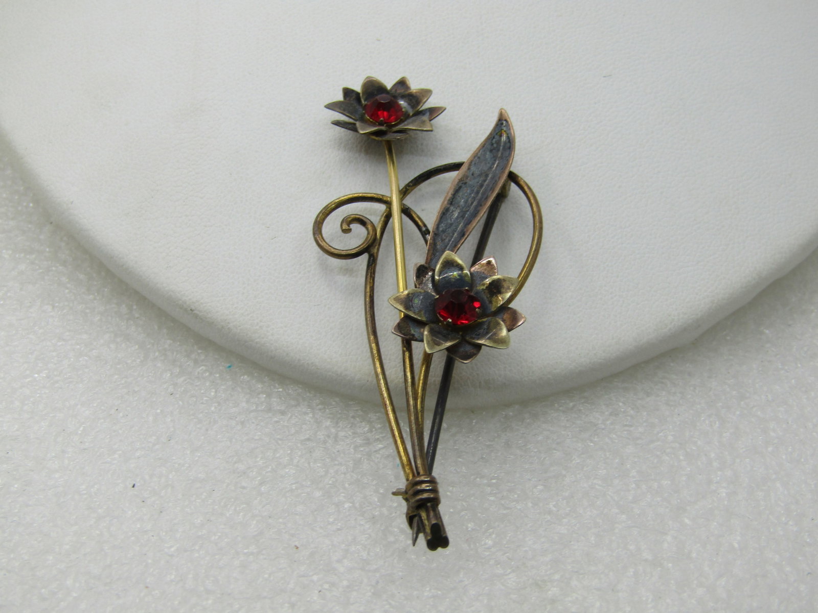 Vintage Van Dell Sterling Floral Brooch, 12kt G.F., 1940's, 2.5": Title: Vintage Van Dell Sterling Floral Brooch, 12kt G.F., 1940's, 2.5" Description: Vintage Van Dell Sterling Floral Brooch, 12kt G.F., 1940's modern design. Red glass rhinestones in the center of th