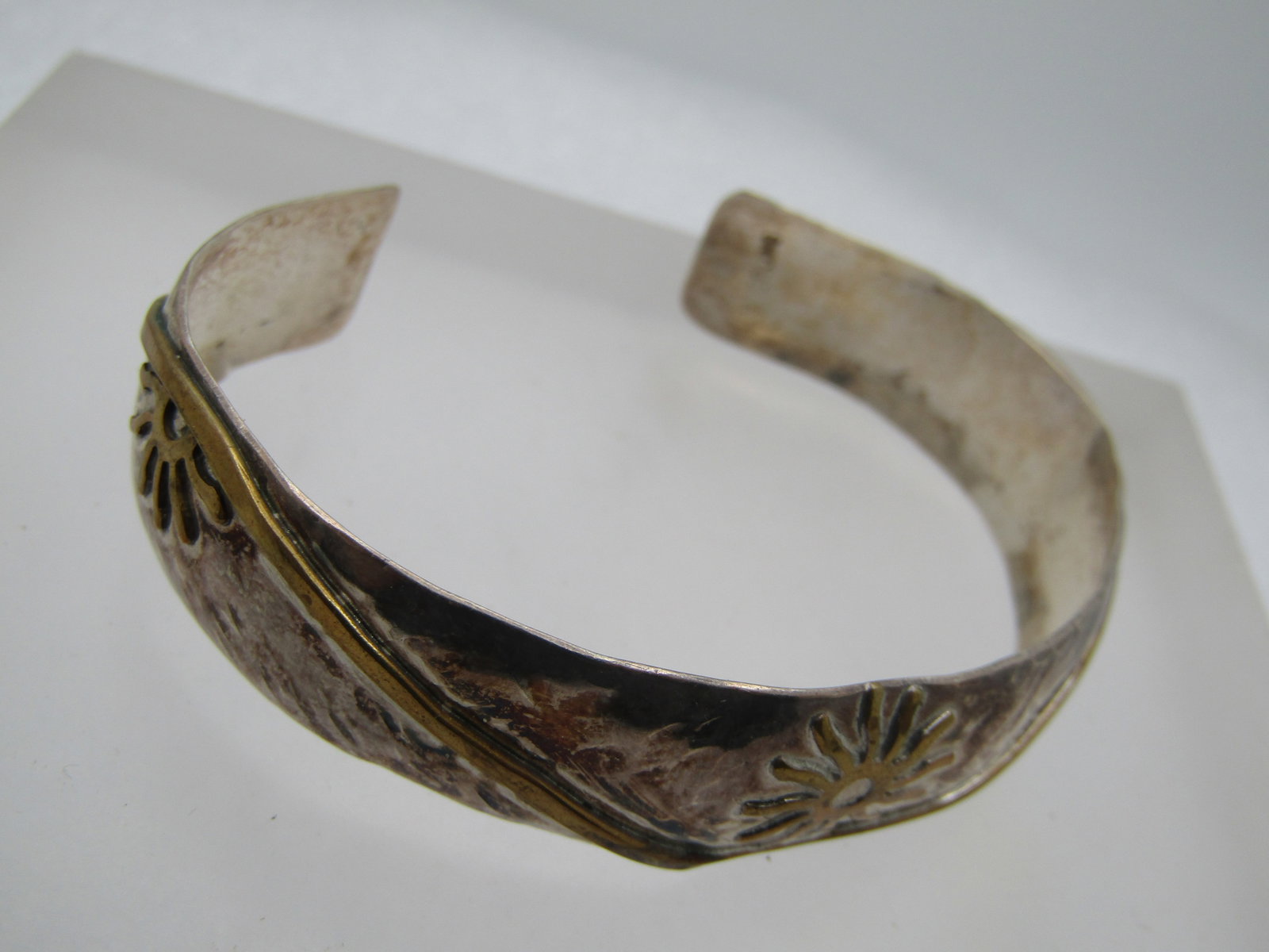 Vintage Sterling and Brass Cuff Braclelet, Sun Scrolled, 6.5" Signed Phyllis Lang - 3