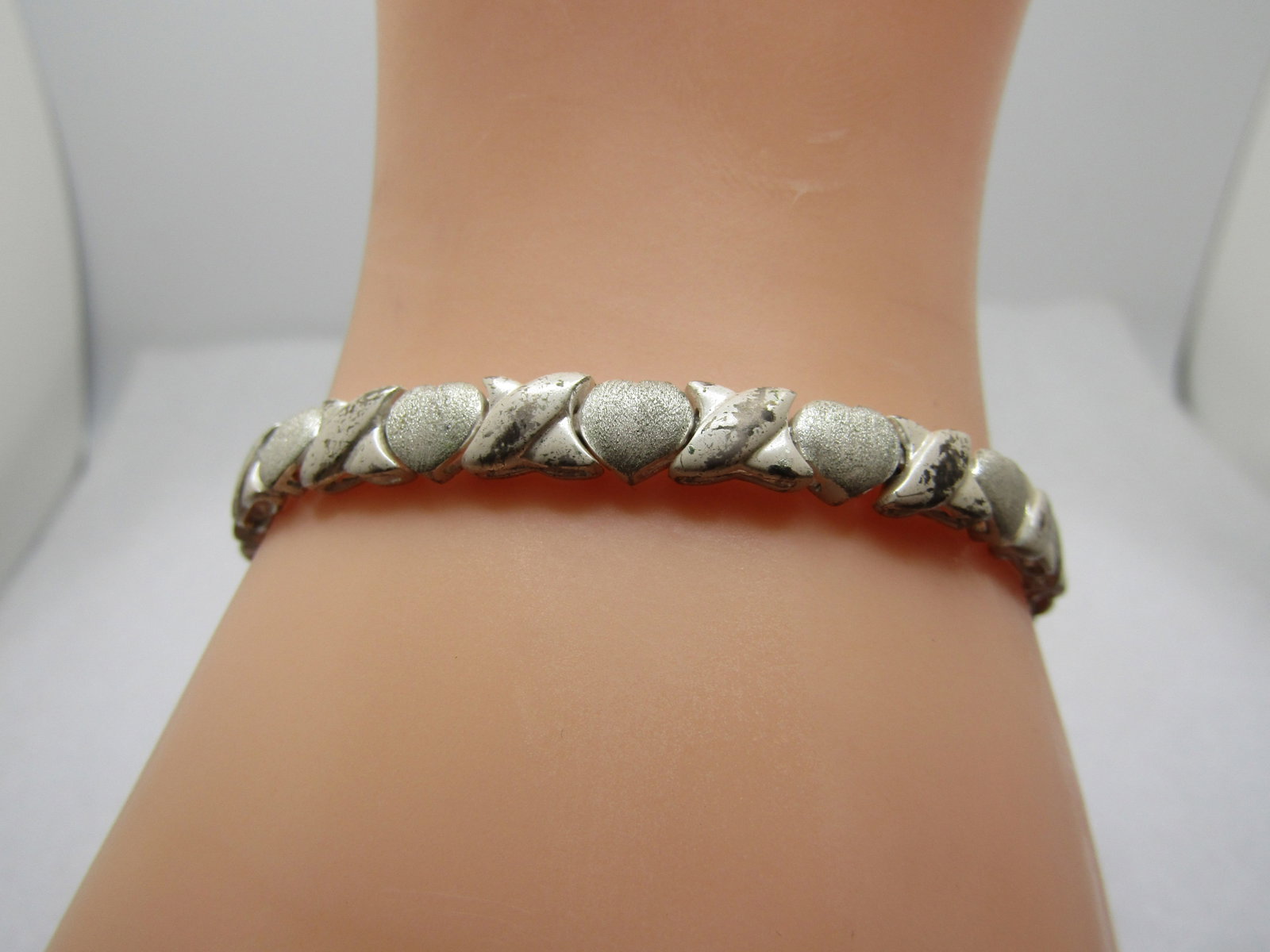 Vintage Sterling Hearts and Z Bracelet, 7", Double Safety, 1980's, Signed: Title: Vintage Sterling Hearts and Z Bracelet, 7", Double Safety, 1980's, Signed Description: Vintage Sterling Hearts and Z Bracelet, 7", Double Safety, 1980's, Signed FAS. This is marked .925 in two