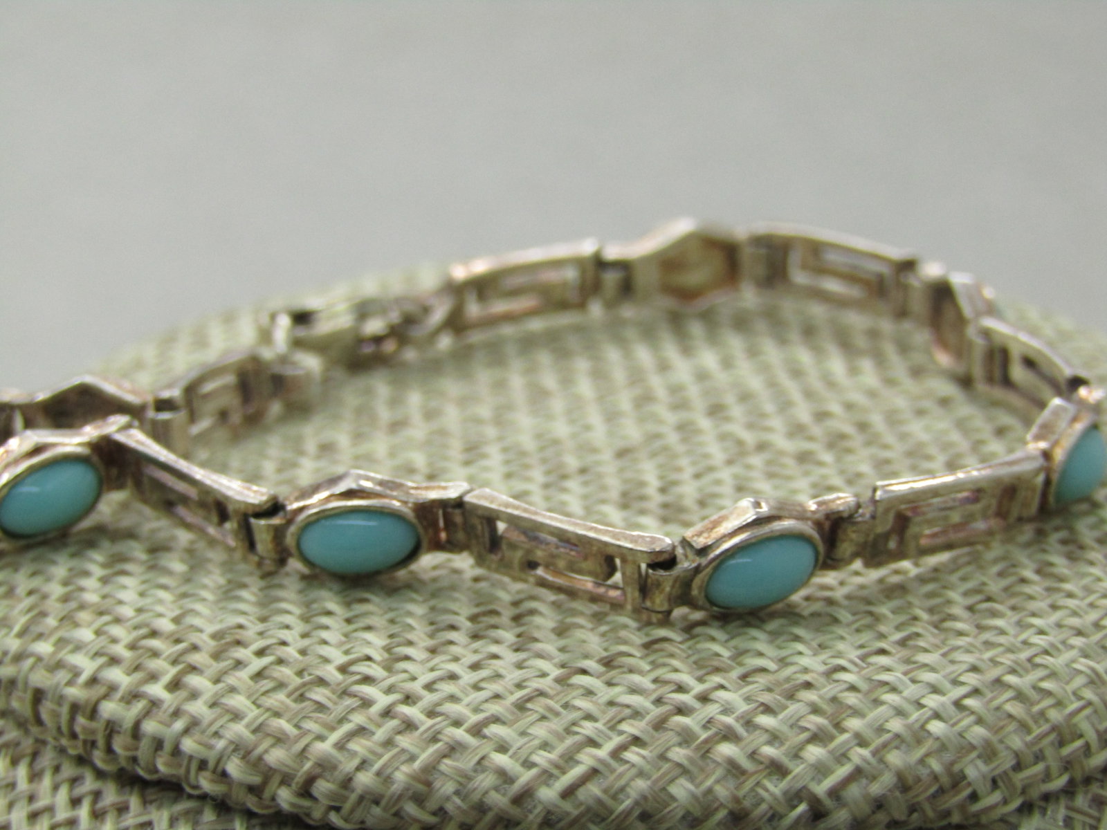 Sterling Silver Turquoise Glass Bracelet, Open Link, 7", 4.5mm to 5.5mm Wide: Title: Sterling Silver Turquoise Glass Bracelet, Open Link, 7", 4.5mm to 5.5mm Wide Description: Sterling Silver Turquoise Glass Bracelet, Open Link, 7", 4.5mm to 5.5mm wide. The links between the ova