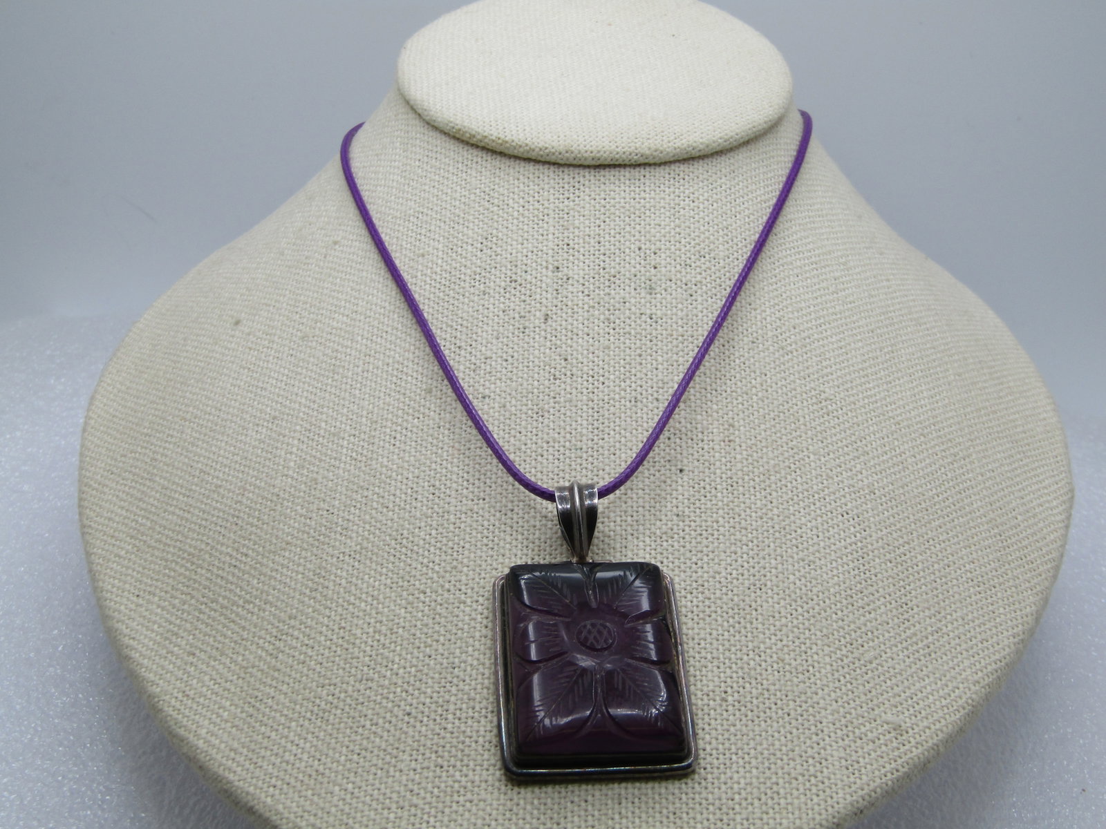 Vintage Sterling Carved Amethyst Floral Necklace, 20", 1980's-1990's: Title: Vintage Sterling Carved Amethyst Floral Necklace, 20", 1980's-1990's Description: Vintage Sterling Carved Amethyst Floral Necklace, 20", 1980's-1990's. The pendant has a wide hinged bail and