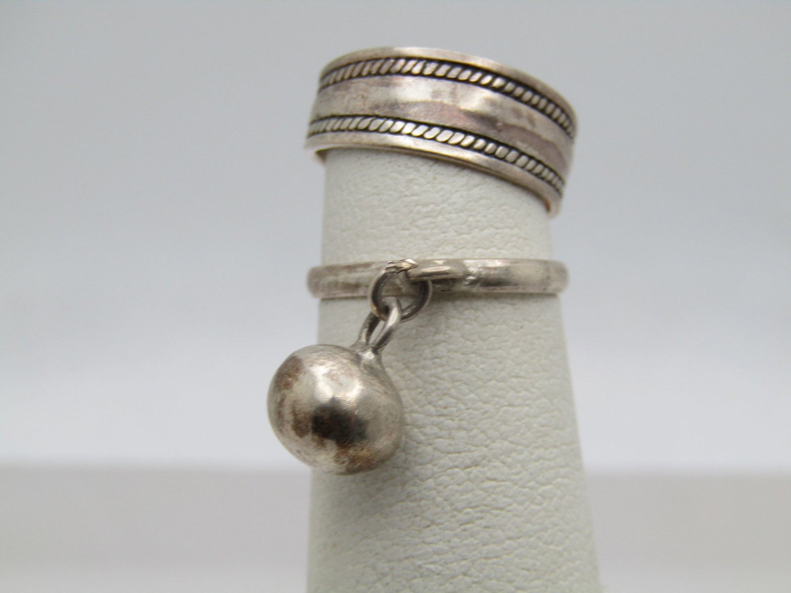 Vintage Two Sterling Toe Rings. Adjustable, 1 With Dangle Bead, 1970's-1980's: Title: Vintage Two Sterling Toe Rings. Adjustable, 1 With Dangle Bead, 1970's-1980's Description: Vintage Two Sterling Toe Rings. Adjustable, 1 With Dangle Bead, 1970's-1980's. Both are marked .925 an