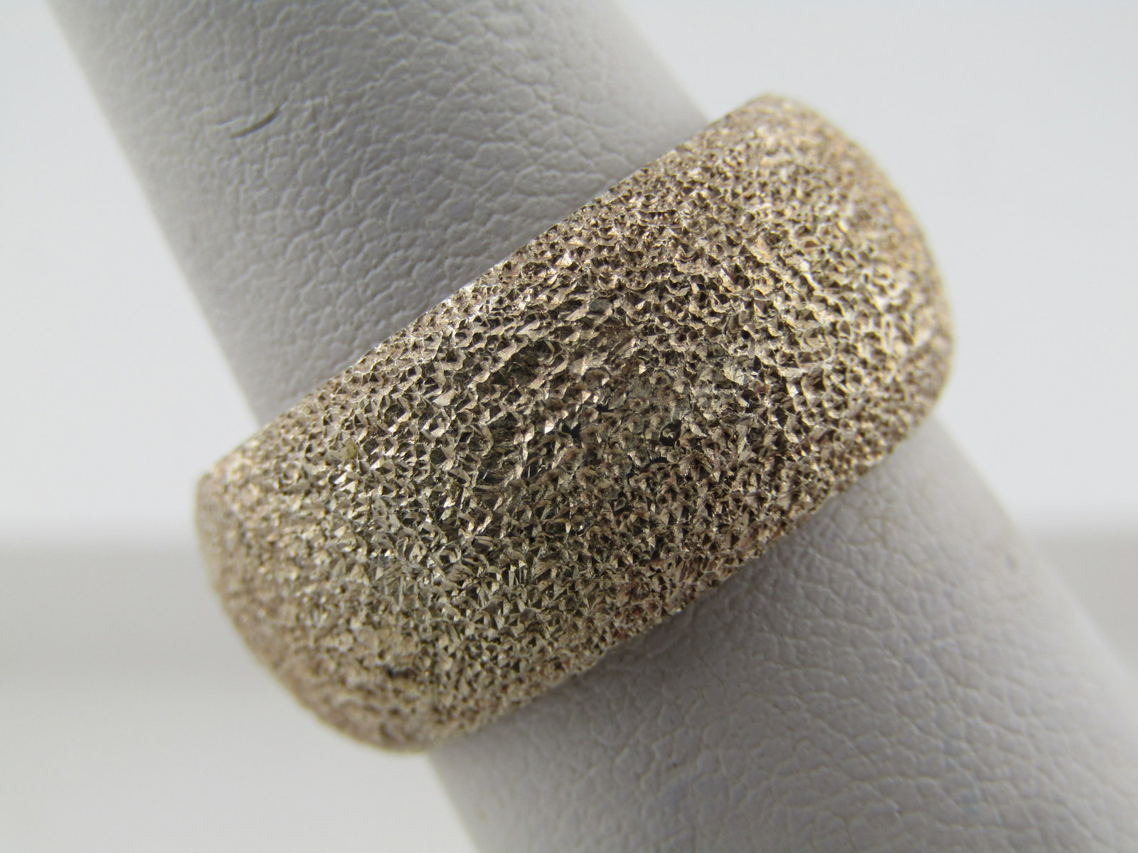 Sterling Textured Wide Band Ring, Sz. 7, 10mm, Signed KIM, 1990's, Modernist Design - 3