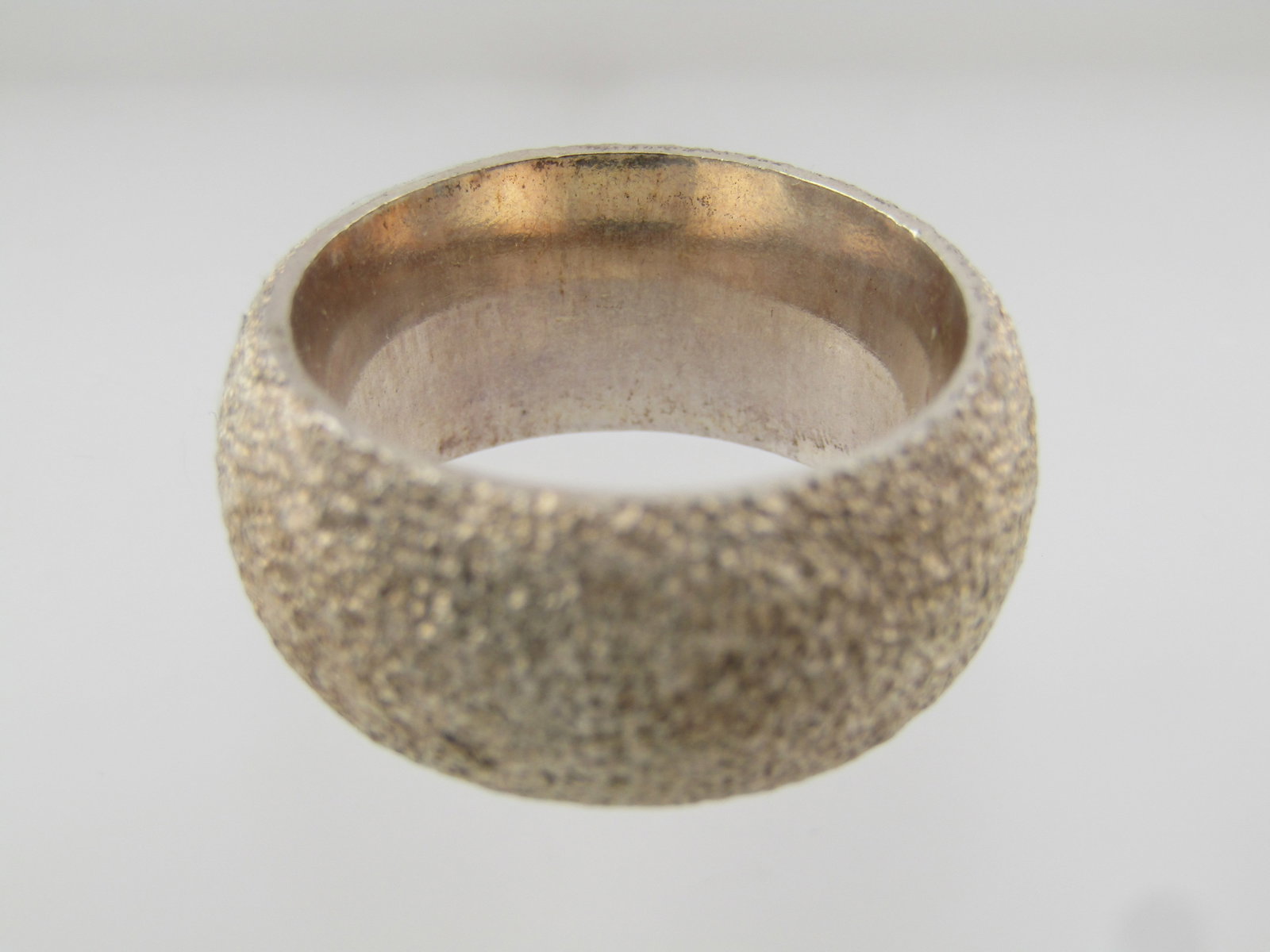 Sterling Textured Wide Band Ring, Sz. 7, 10mm, Signed KIM, 1990's, Modernist Design - 4