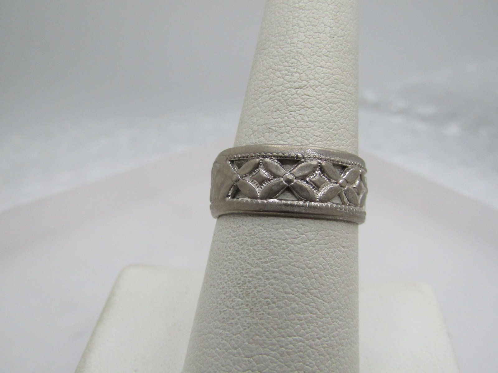 Vintage Sterling Floral Band Ring, Sz. 7.5, 8mm wide: Title: Vintage Sterling Floral Band Ring, Sz. 7.5, 8mm wide Description: Vintage Floral Band Ring, Sz. 7.5, Silver Tone, 8mm wide. Wedding band as well. This has repeating blossoms around the center o