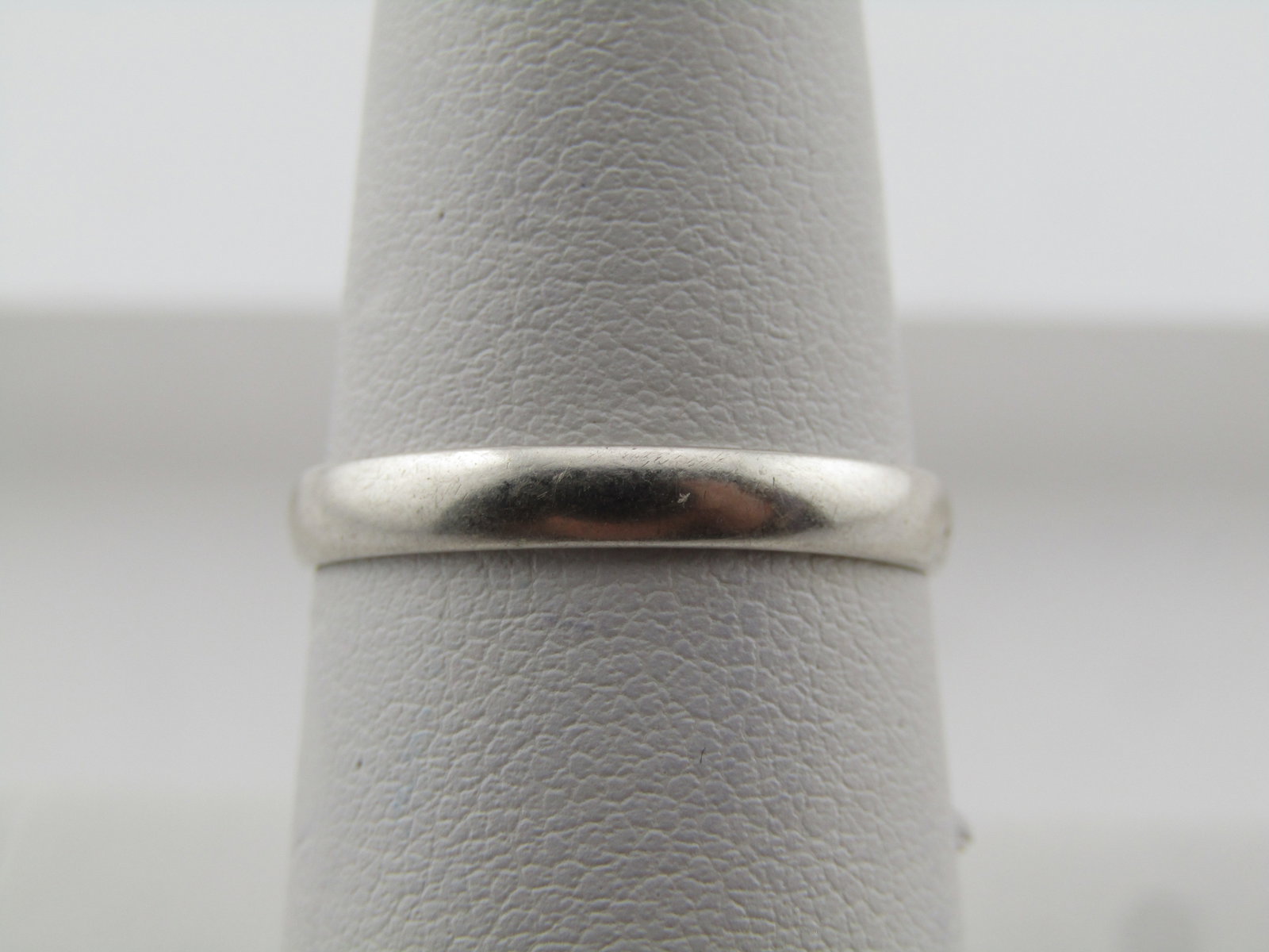 Vintage Sterling 3mm Band Ring, Wedding - 1960's-1980's: Title: Vintage Sterling 3mm Band Ring, Wedding - 1960's-1980's Description: Vintage Sterling 3mm Band Ring, Wedding - 1960's-1980's. This is marked .925 and tests as sterling with an appx. weight of 1