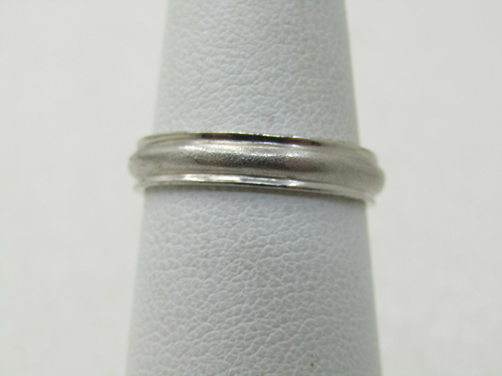 Vintage Sterling Silver Wedding Band, 3.5mm Sz. 6, Textured Domed Center: Title: Vintage Sterling Silver Wedding Band, 3.5mm Sz. 6, Textured Domed Center Description: Vintage Sterling Silver Wedding Band, 3.5mm Sz. 6, Textured Domed Center, Signed SW, marked .925 and tested