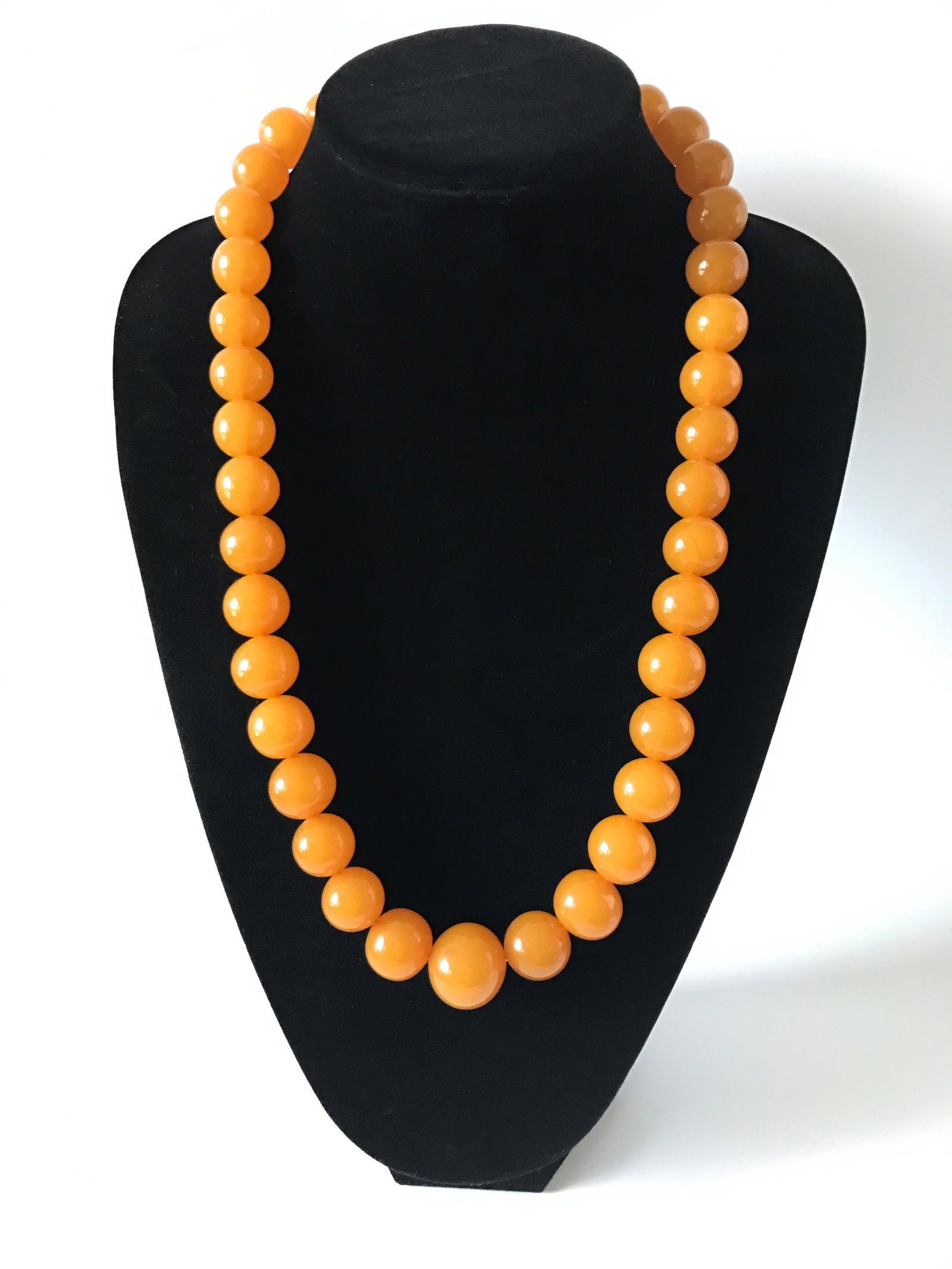 Remarkable Unique Antique Amber Necklace made from Round Amber beads: Title:Remarkable Unique Antique Amber Necklace made from Round Amber beads Metal:None Gemstone:Amber Weight:130.0 g Size:Bead size: 22.8 mm Bead size: 0.898 inches Made of:(Reconstituted Amber or Whol