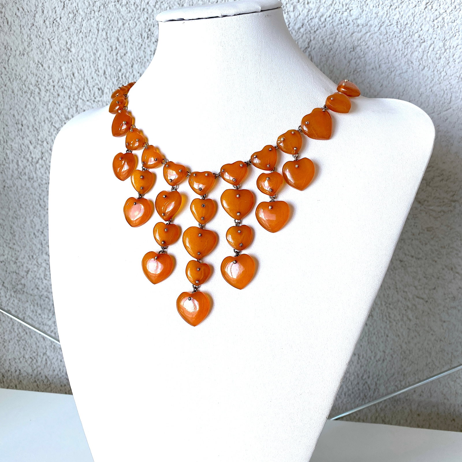 Antique Amber Cleopatra necklace from heart shaped beads: Title:Antique Amber Cleopatra necklace from heart shaped beads Metal:None Gemstone:Amber Weight:38.4 g Size:Size: 420.0 x 80.0 x 7.0 mm Size: 16.535 x 3.15 x 0.276 inches Made of:(Reconstituted Amber 
