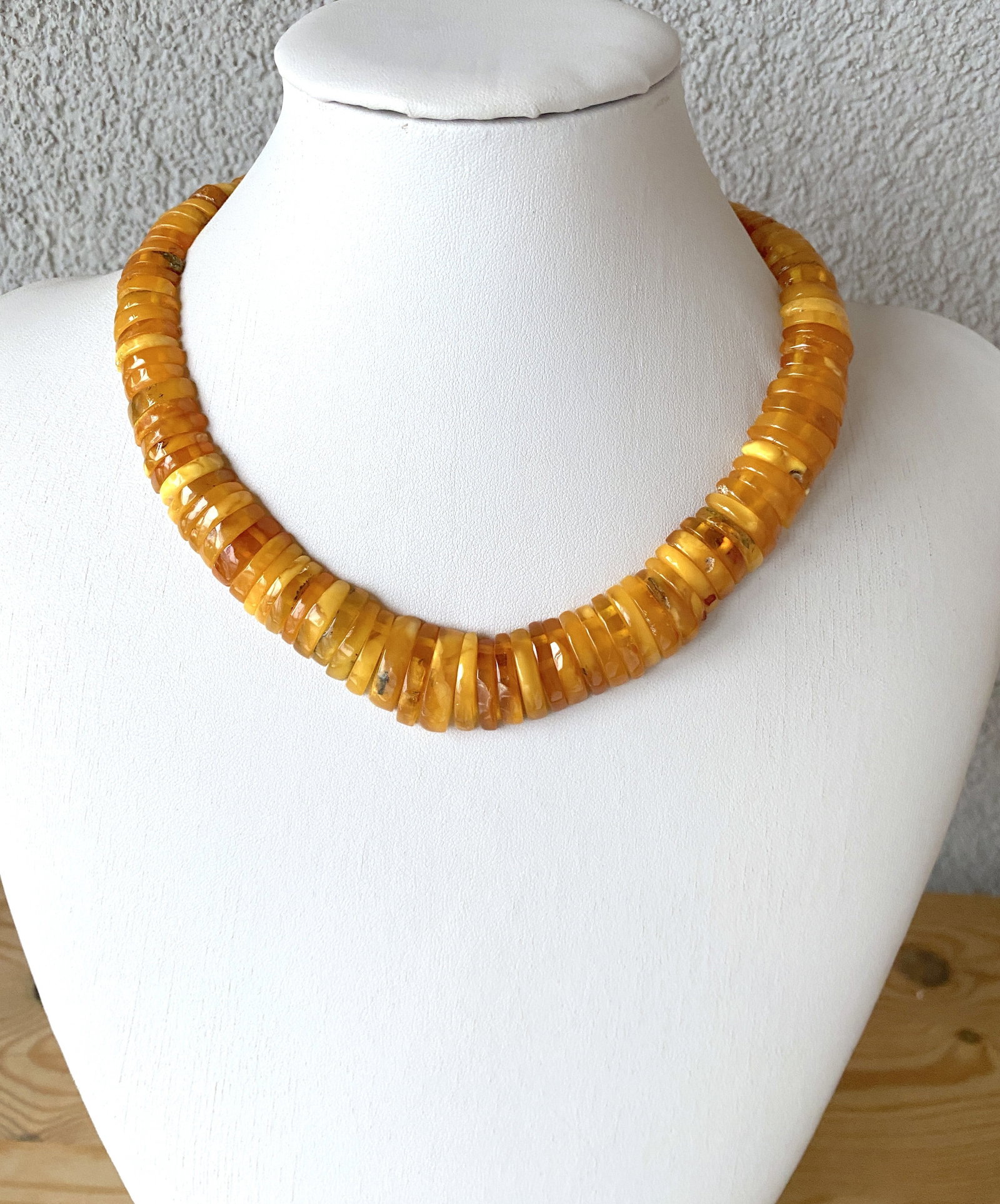 Outstanding Vintage Amber Necklace made from Hand Carved Amber beads: Title:Outstanding Vintage Amber Necklace made from Hand Carved Amber beads Metal:None Gemstone:Whole Stone Weight:35.1 g Size:42cm; 110-140x20x8.4mm Made of:(Reconstituted Amber or Whole