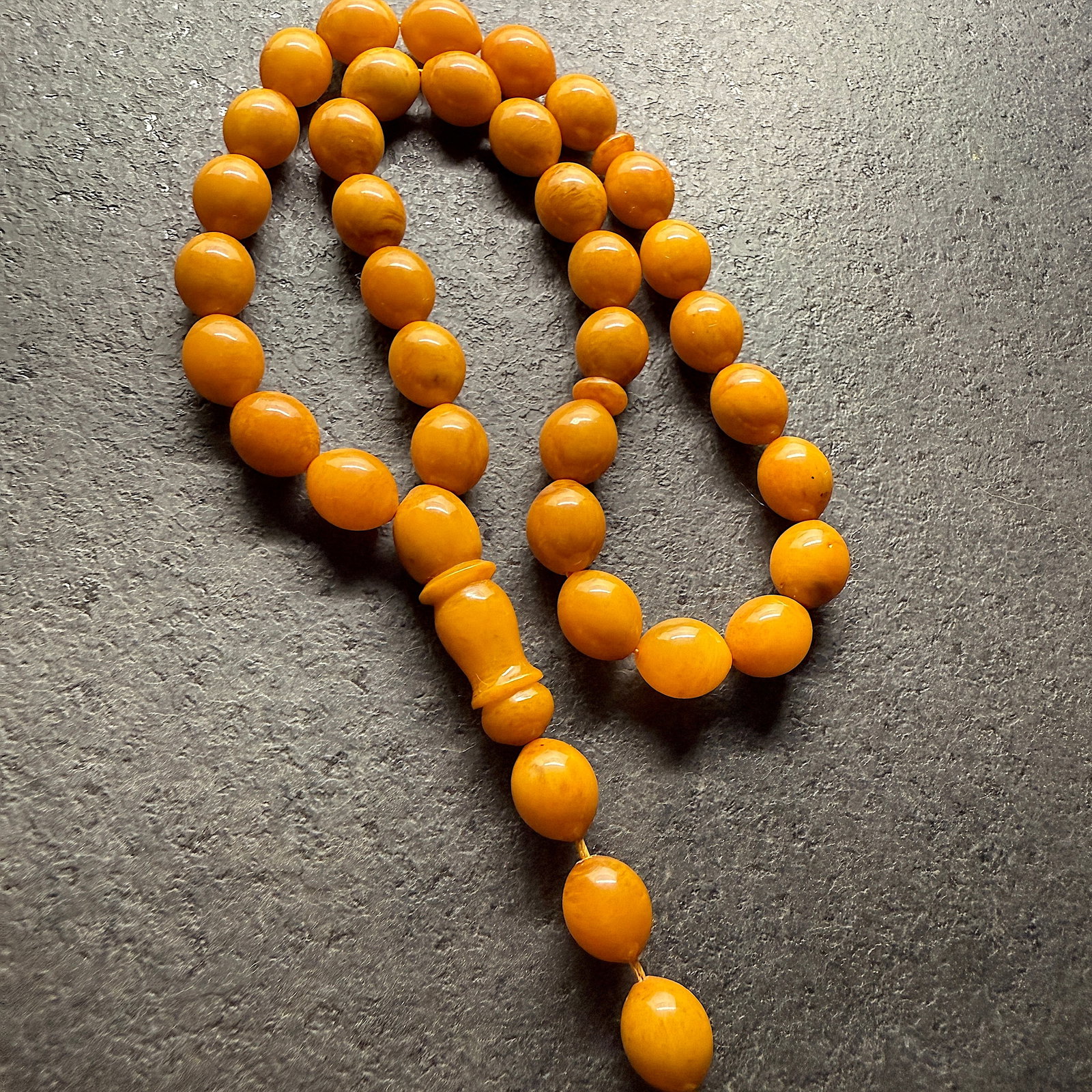 Impressive Amber Tesbih made from Olive shaped Amber beads: Title:Impressive Amber Tesbih made from Olive shaped Amber beads Metal:None Gemstone:Amber Weight:30.0 g Size:Bead size: 12.0 x 10.0 mm Bead size: 0.472 x 0.394 inches Made of:(Reconstituted Amber or
