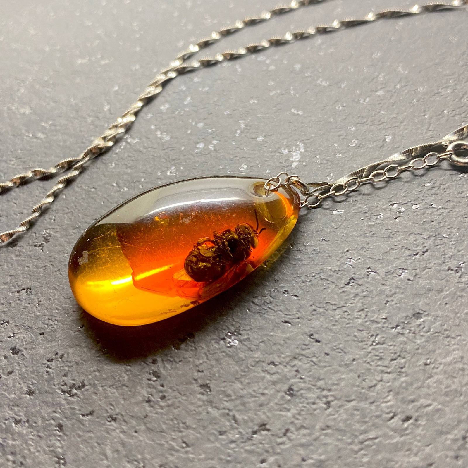 Splendid Amber Pendant with chain, shaped like a Drop with a Bee - 3