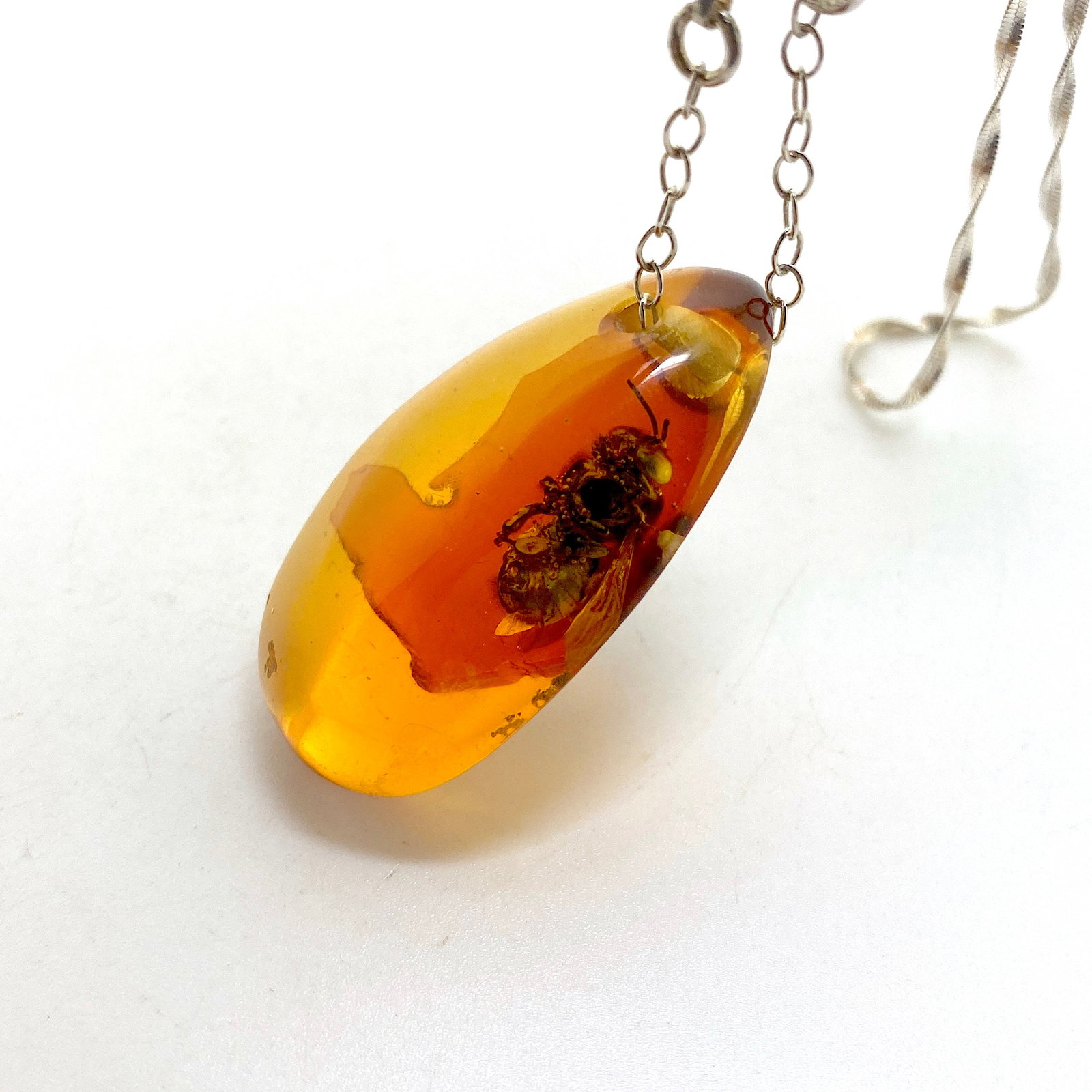 Splendid Amber Pendant with chain, shaped like a Drop with a Bee - 5