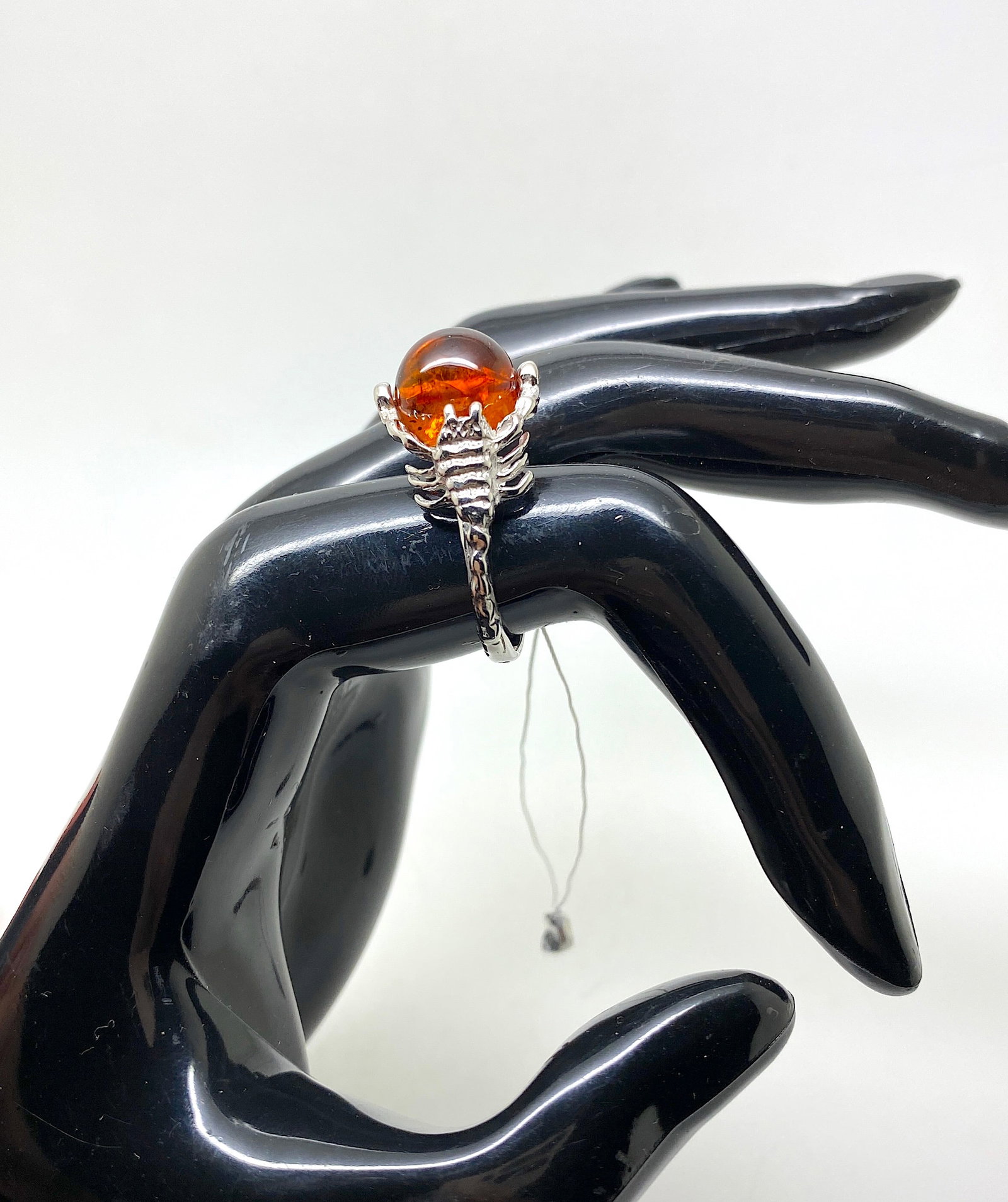 Exquisite Unique Vintage Amber Ring: Title:Exquisite Unique Vintage Amber Ring Metal:Sterling Silver Gemstone:Amber Weight:4.1 g Size:Inner diameter: 40.0 x 18.0 mm Size: 28.6 x 21.0 x 16.0 mm Size: 1.126 x 0.827 x 0.63 inches Inner