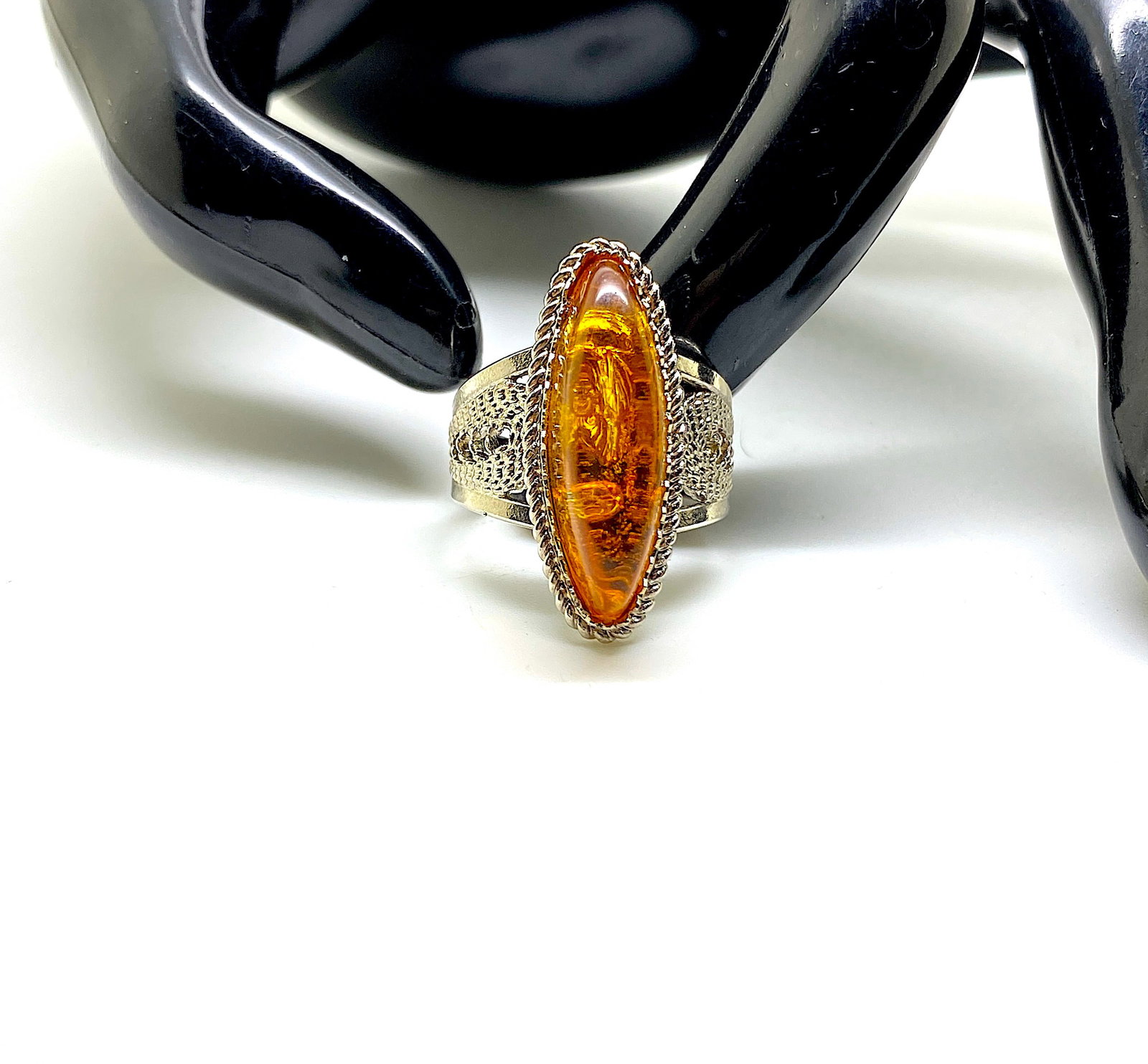 Unique and Marvellous Amber Ring: Title:Unique and Marvellous Amber Ring Metal:Metal Gemstone:Amber Weight:4.46 g Size:Inner diameter: 17.5 mm Size: 20.0 x 27.0 x 27.0 mm Size: 0.787 x 1.063 x 1.063 inches Inner diameter: 0.689
