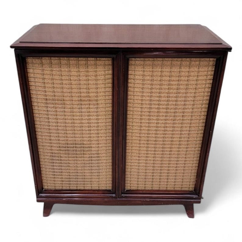 MCM Silvertone High Fidelity Record Player/Radio Console (1 of 8)