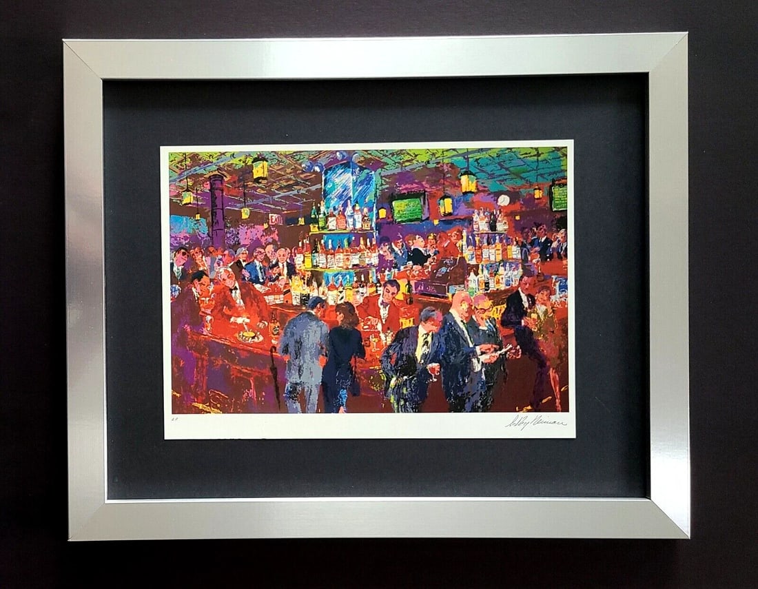 LEROY NEIMAN, 1980's VINTAGE SIGNED PRINT FRAMED " WALL STREET BAR ": We have for Sale this LEROY NEIMAN AWESOME 1980'S PRINT AFTER THE SERIGRAPH " HARRY'S WALL STREET BAR " PLATE SIGNED FULL OF COLOR PRINT SIZE OF THE PRINT IS ABOUT: 9 X 11 in NEW SILVER FRAME COVERS A
