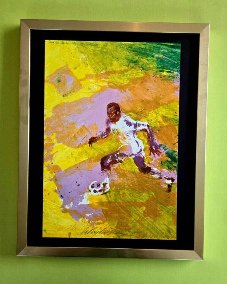 LEROY NEIMAN + SOCCER PELE NY COSMOS + 1980'S PLATE SIGNED PRINT FRAMED W+: We have for Sale this LEROY NEIMAN AWESOME VINTAGE 1980'S PRINT SIGNED ON THE PLATE NEW FRAME COVERS AN AREA OF 15 X 12 in MOUNTED AND FRAMED EXCELLENT CONDITIONS WILL BE CAREFULLY SHIPPED WITH