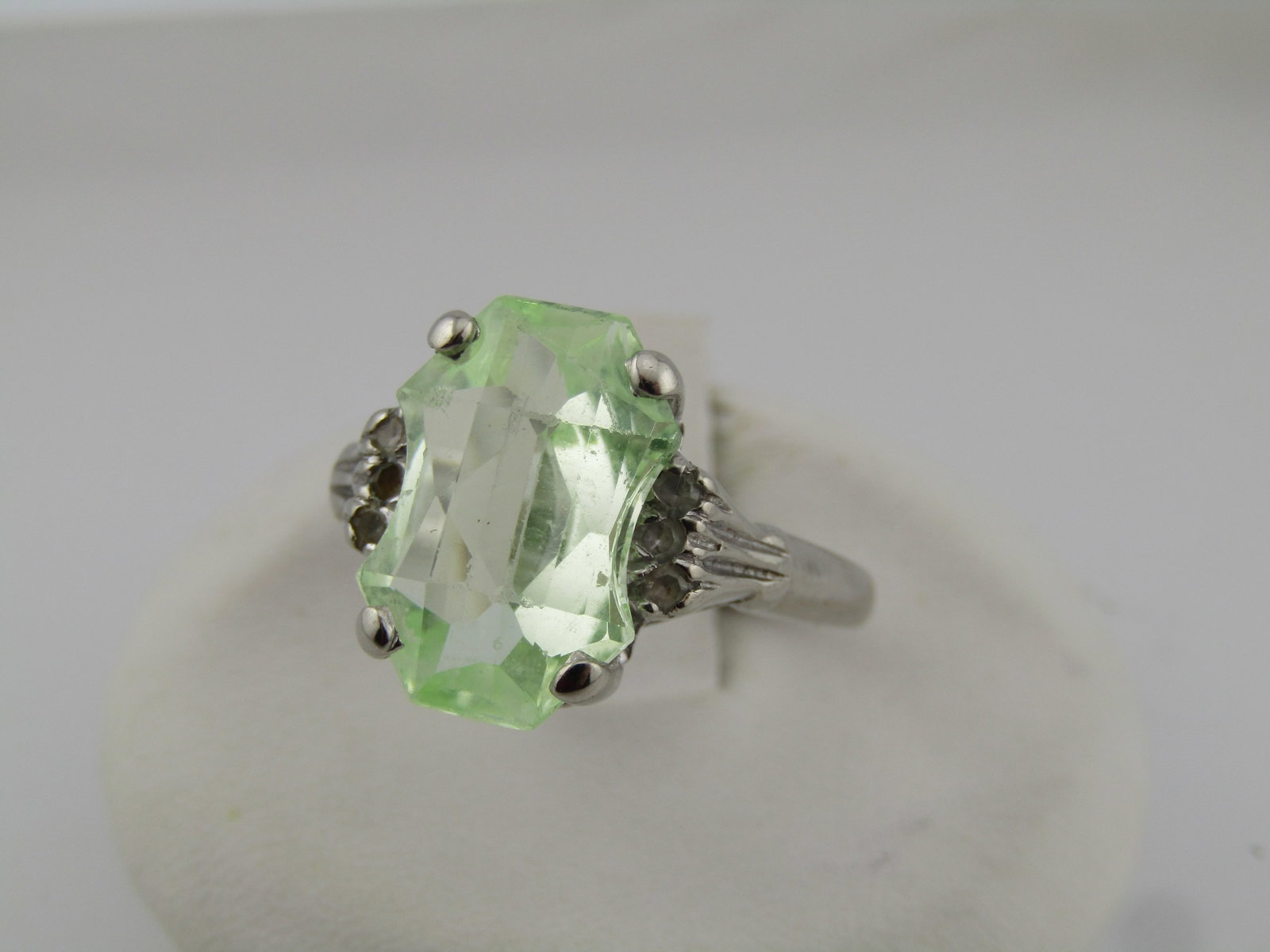 Vintage 10kt Ceylon Green Spinel/Uranium Glass Ring, Sz. 7, Uranium Stone, 1940's-1960's - 3