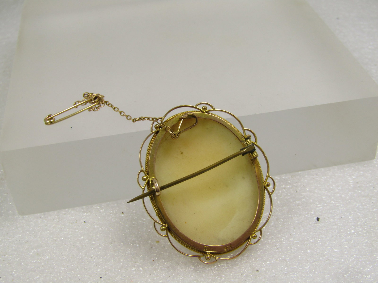Antique 9kt Roman/Greek Cameo Brooch with Safety Chain, 1800's, Signed H and N - 4