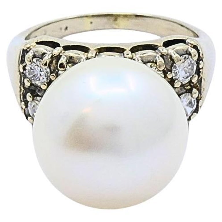 Vintage Pearl Diamond Ring 14k White Gold: Title: Vintage Pearl Diamond Ring 14k White Gold Description: This vintage ring is crafted in 14k gold and designed with a bold, elegant look. At the center sits a large, luminous pearl that immediate