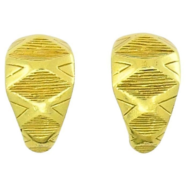 18k Gold Hoop Earrings Geometrical: Title: 18k Gold Hoop Earrings Geometrical Description: CIRCA: 1990s MATERIALS: 18k Yellow Gold WEIGHT: 12.6 Grams MEASUREMENT: 7/8" x 9/16" HALLMARKS: 18K ITEM DETAILS: A pair of 18k gold hoop