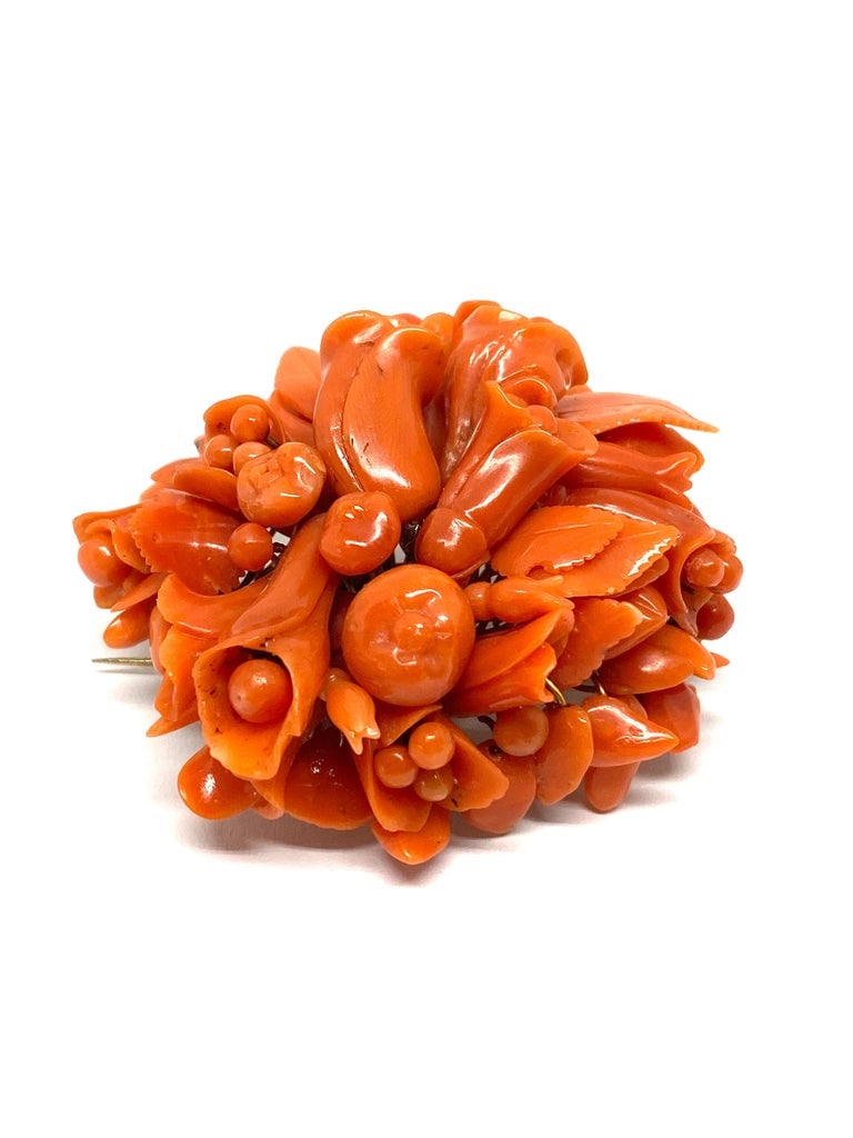 Victorian Yellow Gold and Mediterian Coral Brooch - 2