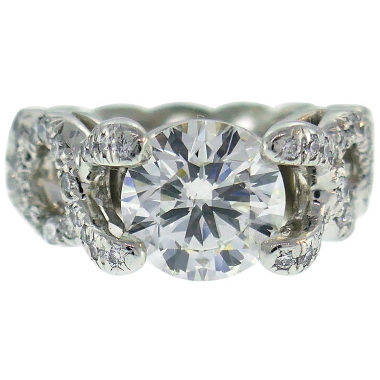 Verdura Diamond Platinum Criss Cross Ring 2.05 Carat GIA: Title: Verdura Diamond Platinum Criss Cross Ring 2.05 Carat GIA Description: Timeless and elegant ring created by Verdura. The ring is made of platinum and features a 2.05-carat round brilliant cut