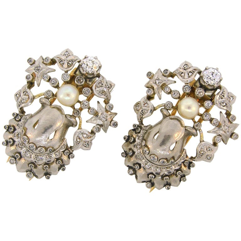 Pearl Diamond Platinum Gold Double Clip Brooch Pin, French, 1930s: Title: Pearl Diamond Platinum Gold Double Clip Brooch Pin, French, 1930s Description: A pair of double clips created in France in the 1930s. Unusual and French chic, the pair is a great addition to