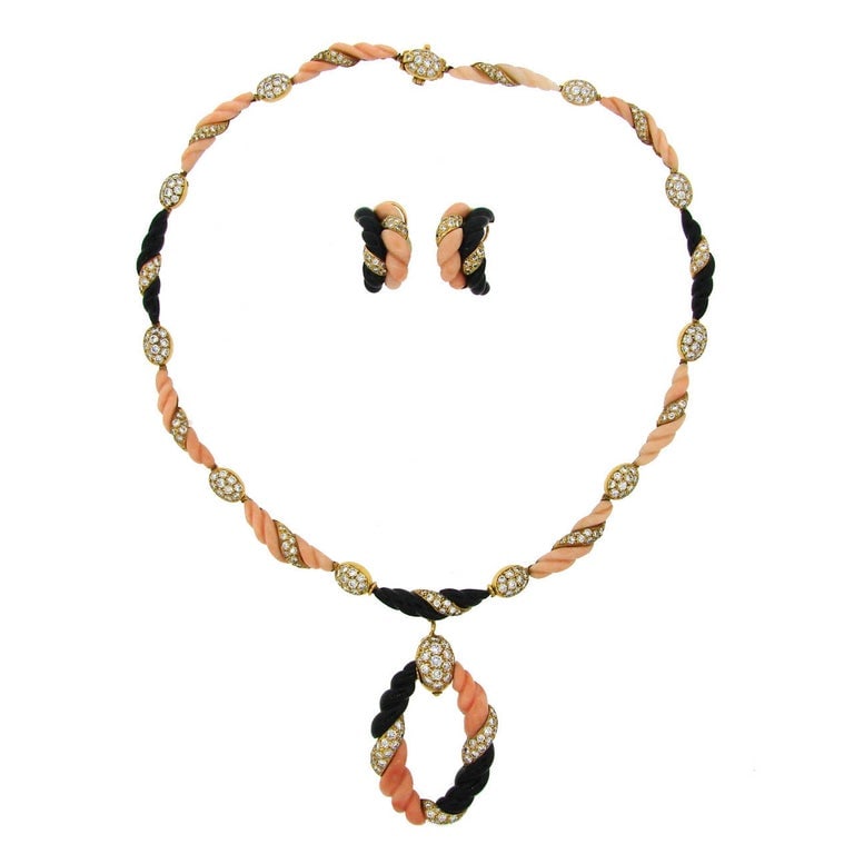 Boucheron Paris Coral Onyx Diamond Gold Necklace Earrings Set 1970s: Title: Boucheron Paris Coral Onyx Diamond Gold Necklace Earrings Set 1970s Description: Elegant and feminine, chic French set consisting of a necklace and a pair of earrings created by Boucheron in Pa