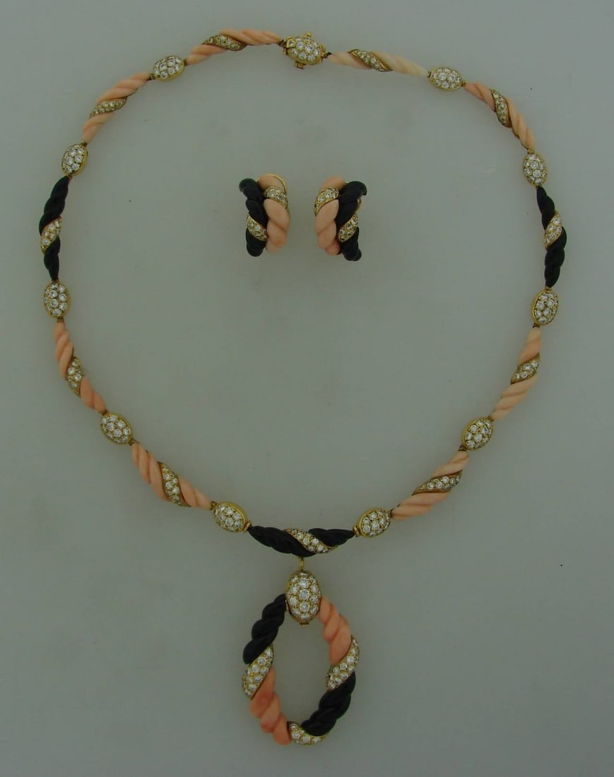 Boucheron Paris Coral Onyx Diamond Gold Necklace Earrings Set 1970s - 2