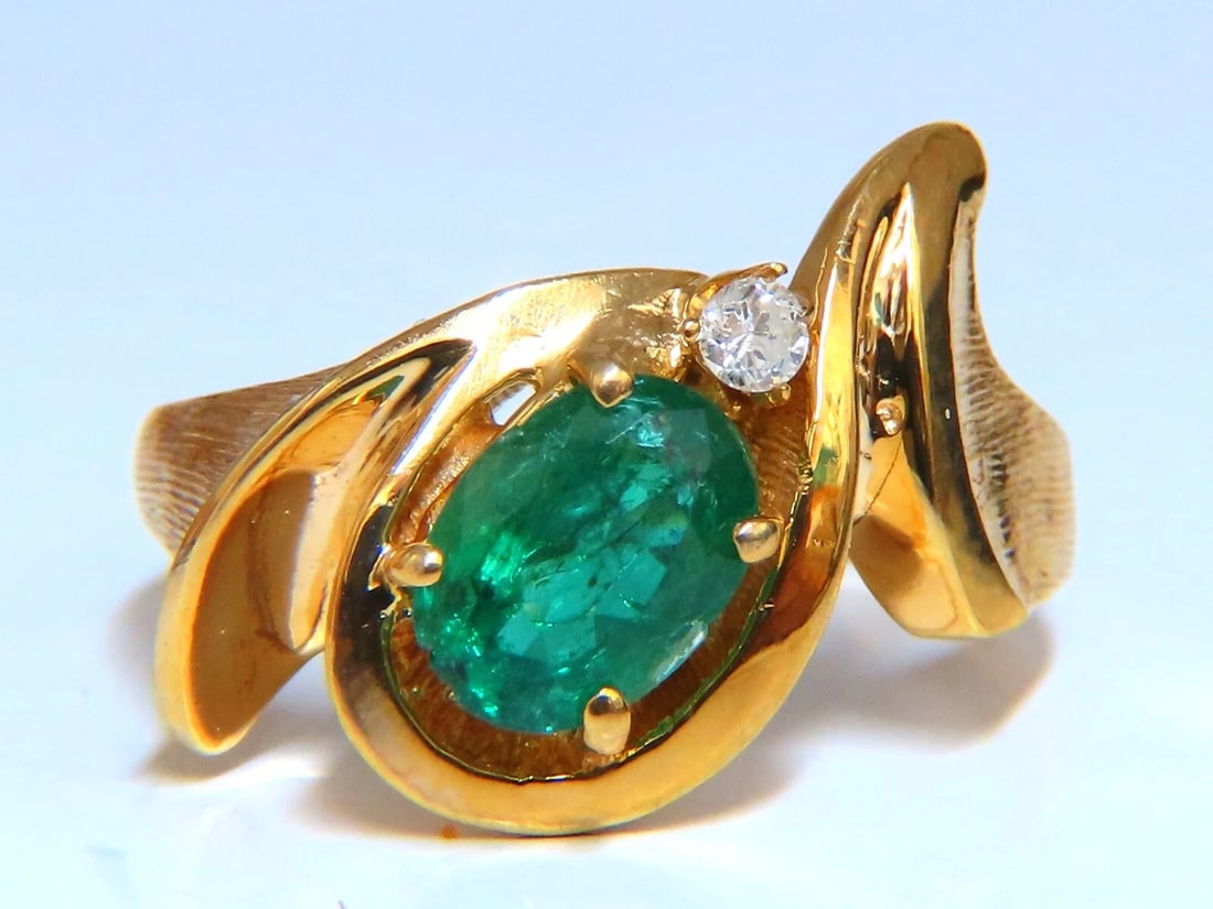 Emerald Diamond Ring 14kt 1.15ct Natural Mod Deco: Title: Emerald Diamond Ring 14kt 1.15ct Natural Mod Deco Description: 1.10ct Natural Oval emerald ring. 7x5mm emerald, even green clean clarity and transparent. .05 carat natural round diamond H-I