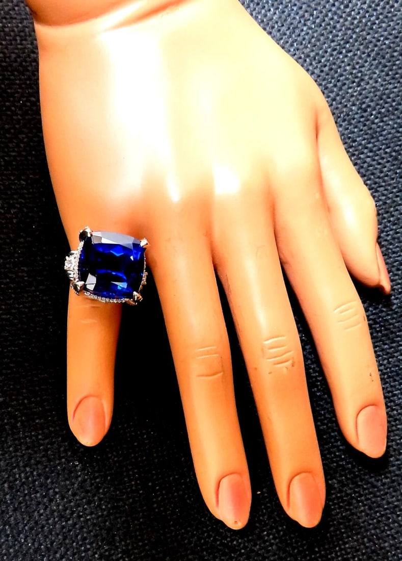 GIA Certified 27.35ct natural Blue Tanzanite diamonds ring 18kt Three Stone - 7