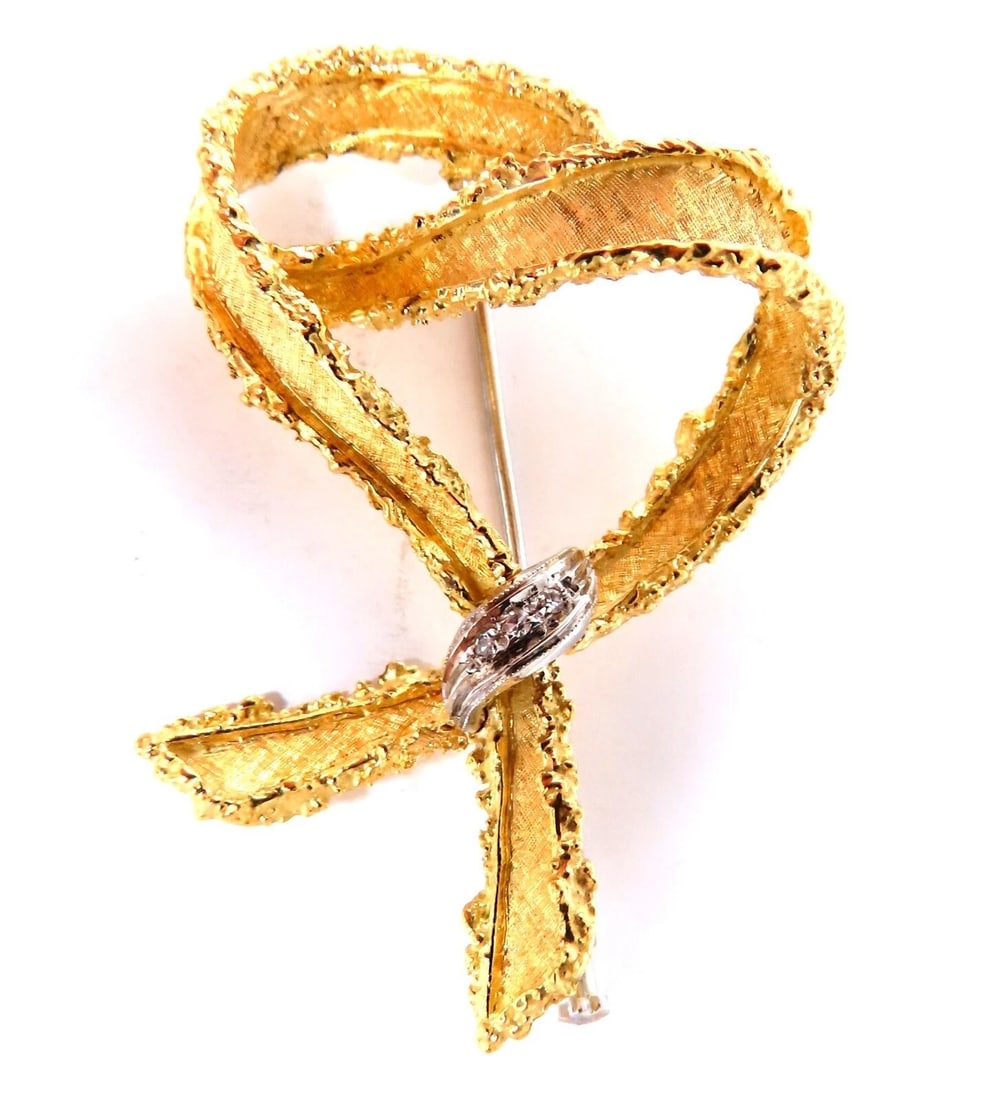 . 05ct natural diamonds peace emblem gold pin 18kt gold: Title: . 05ct natural diamonds peace emblem gold pin 18kt gold Description: Peace iconic ribbon ribbon pin Natural round diamonds, g color vs2 clarity 18 karat yellow gold 12.6 g 50 mm x 31 mm -....