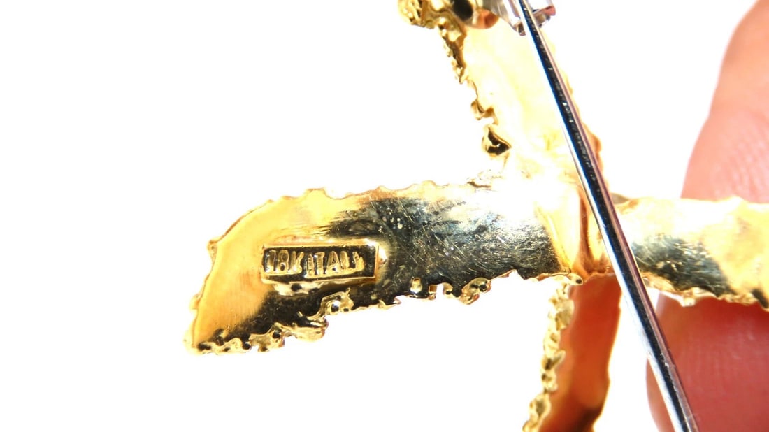 . 05ct natural diamonds peace emblem gold pin 18kt gold - 3
