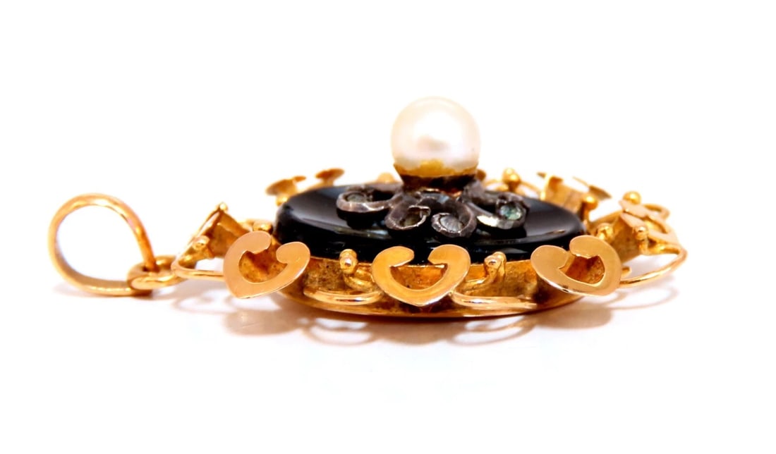 Vintage 18 karat Pearl onyx fluted frame pendant - 2